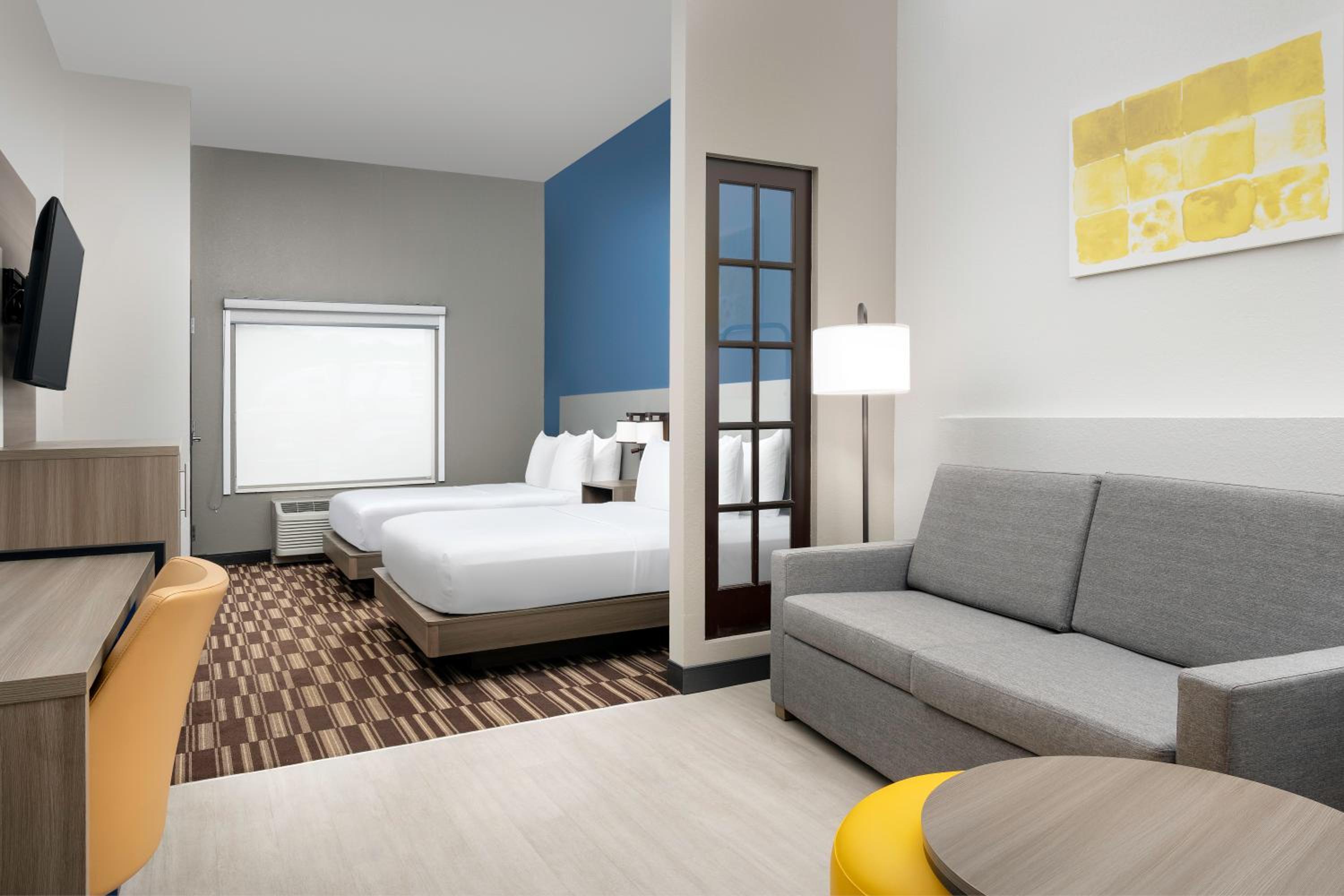 Queen Room with Two Queen Beds - Non-Smoking