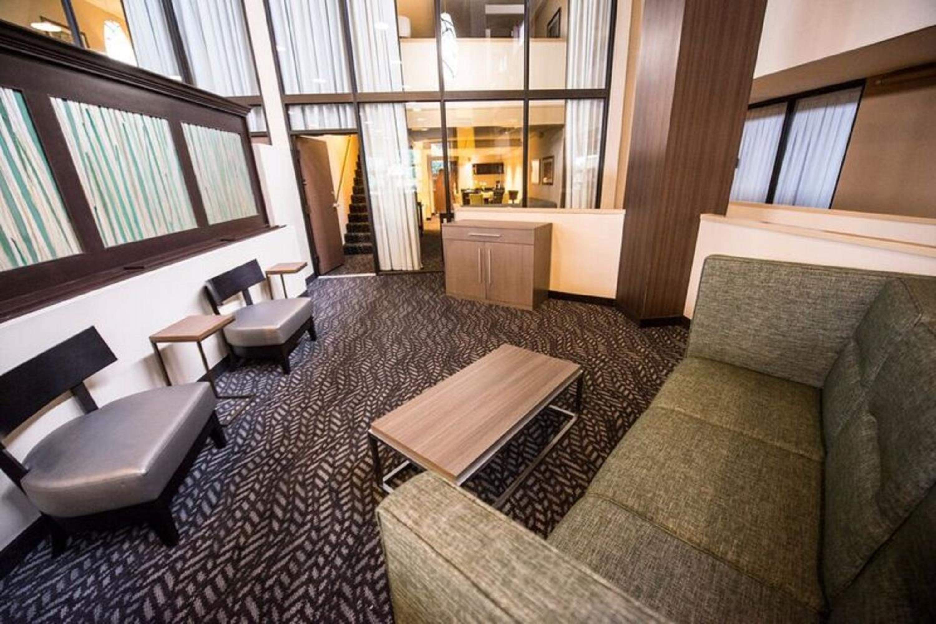 King Suite - Non-Smoking