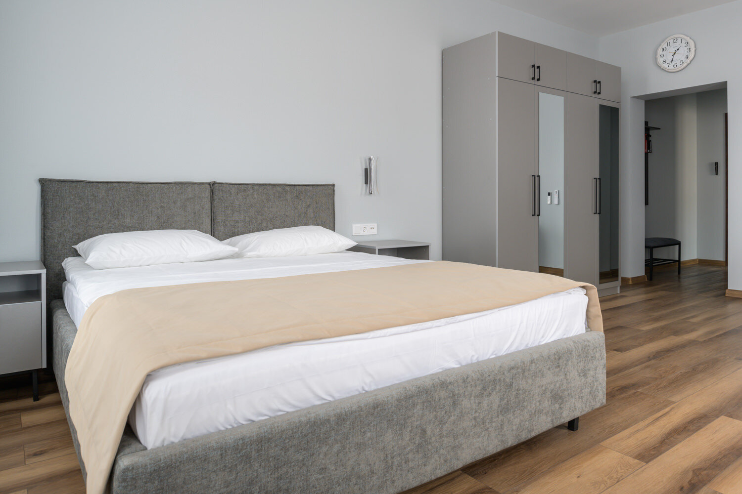 Комфорт с двуспальной кроватью и диванов №3