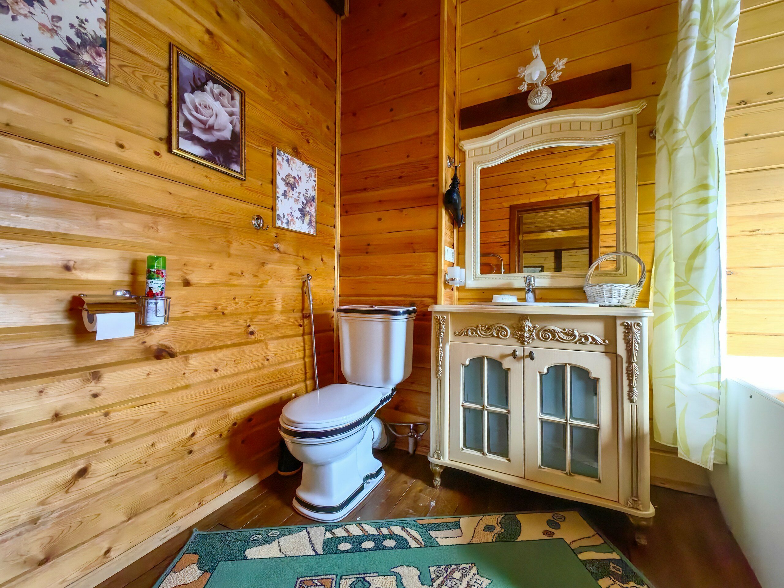 Семейная комната с видом на горы