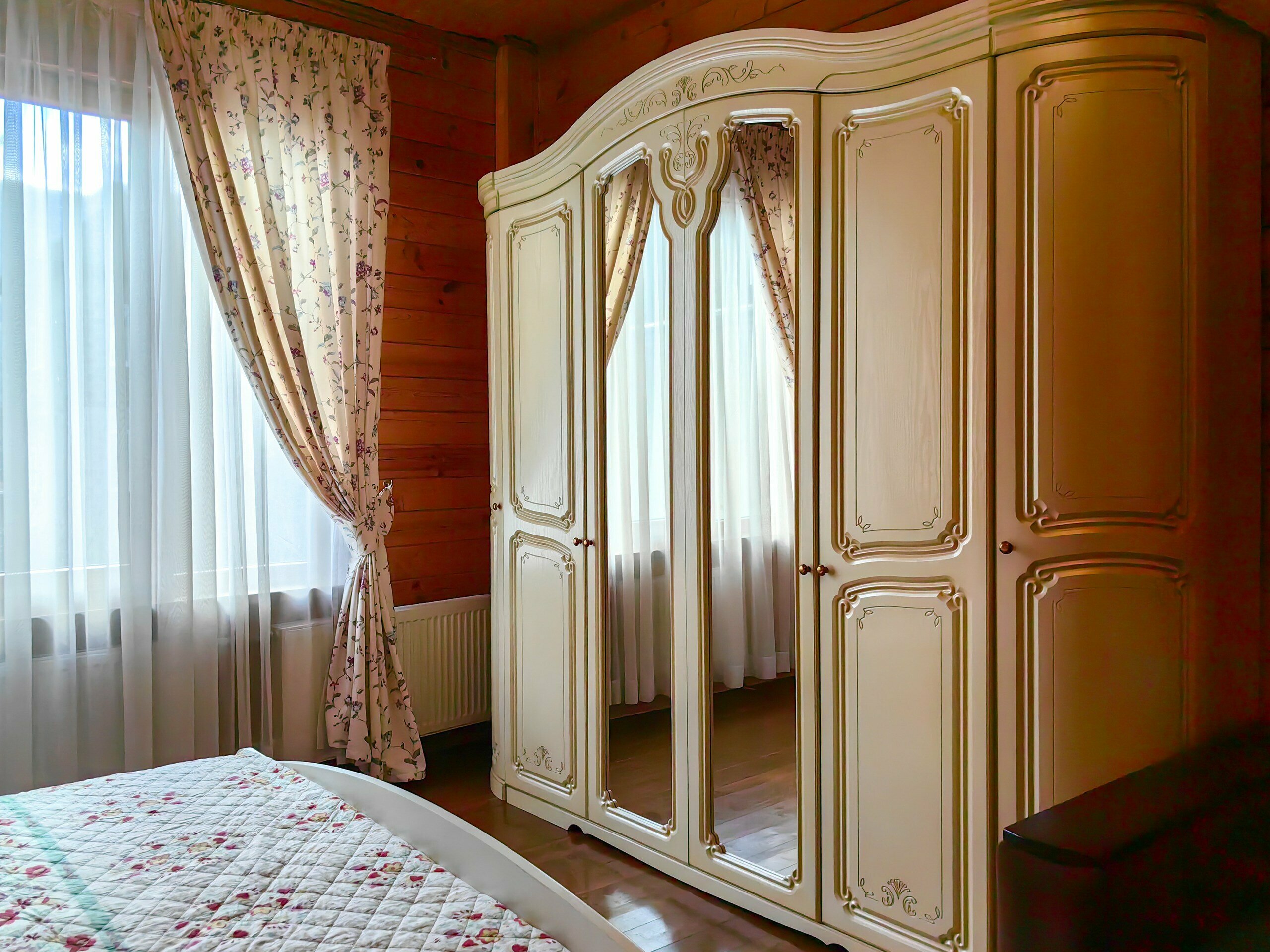 Семейная комната с видом на горы