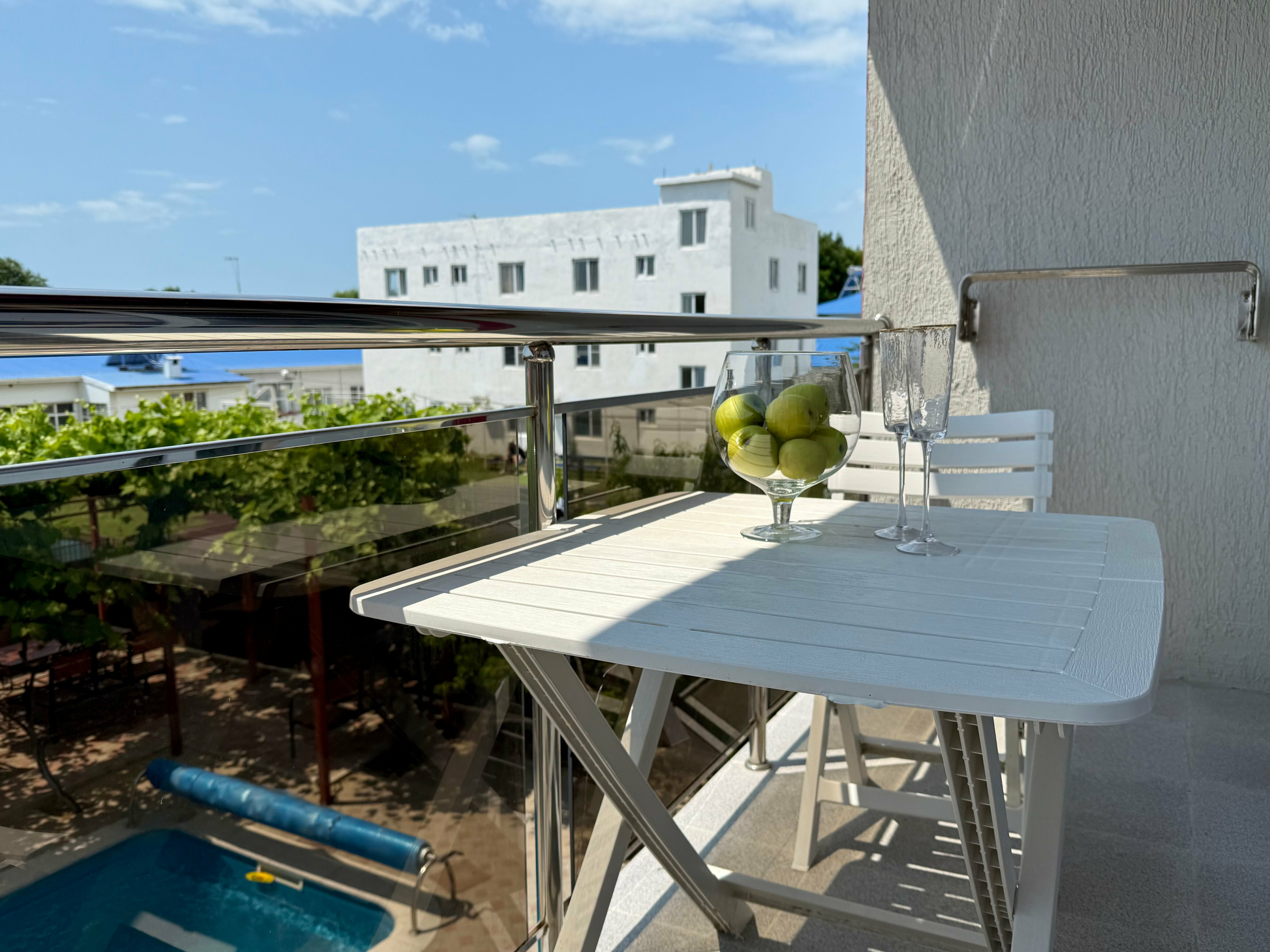 Трехместный номер с балконом