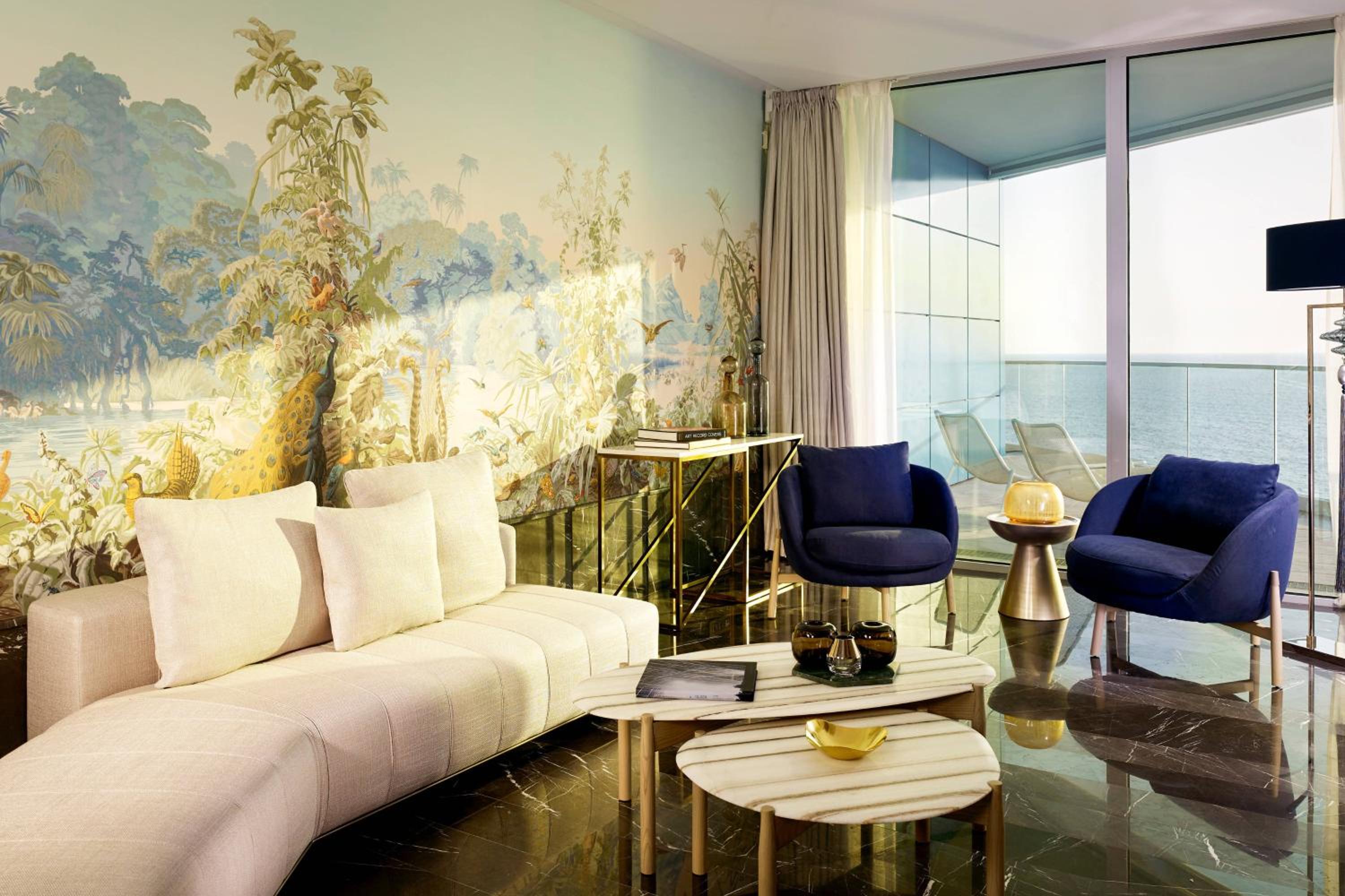 Piano One-Bedroom King Suite with Sea View and Balcony