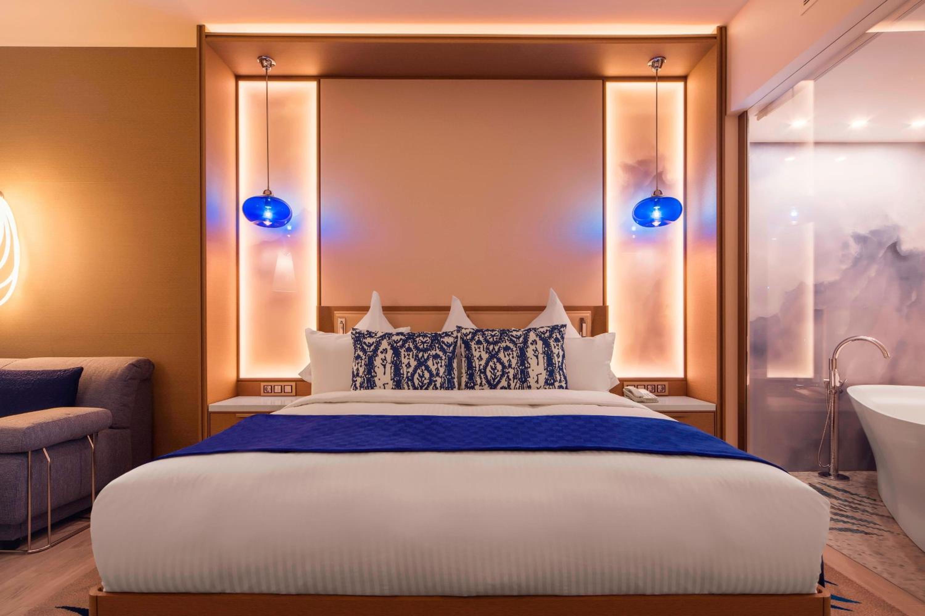 Standard Room, Guest room, 1 King, Balcony