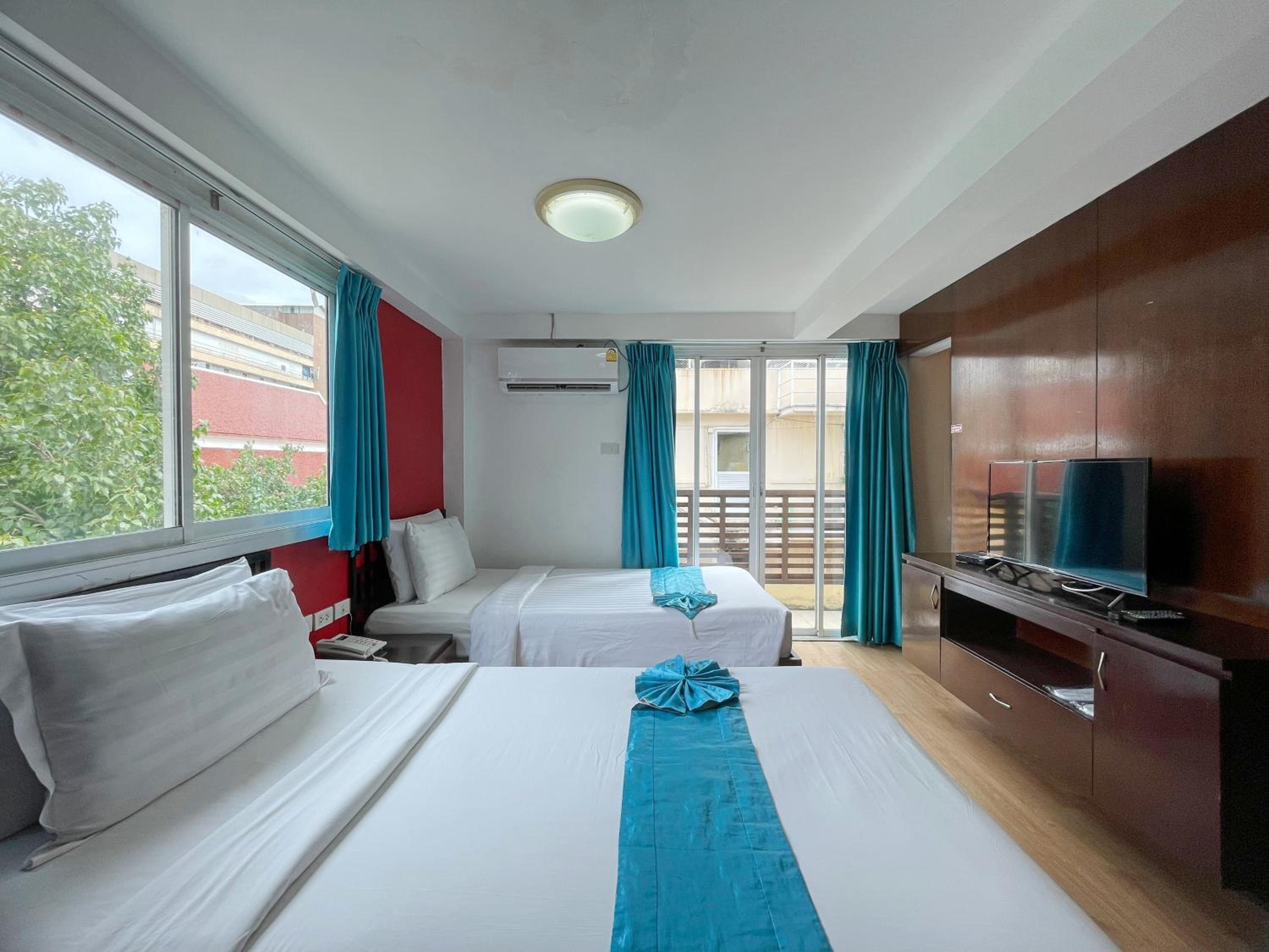 Deluxe Twin Room with Balcony