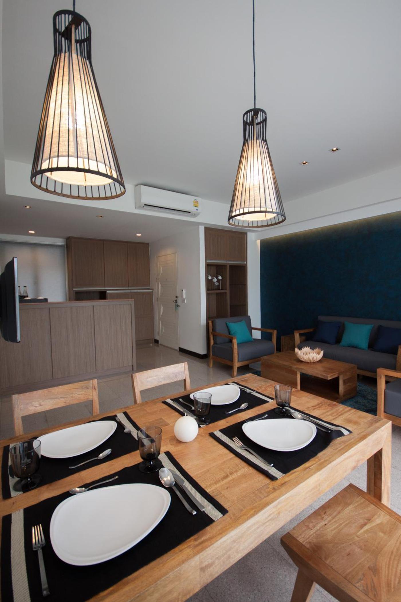 One Bedroom Suite with Bathtub