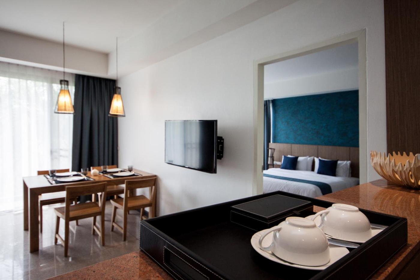 One Bedroom Suite with Bathtub