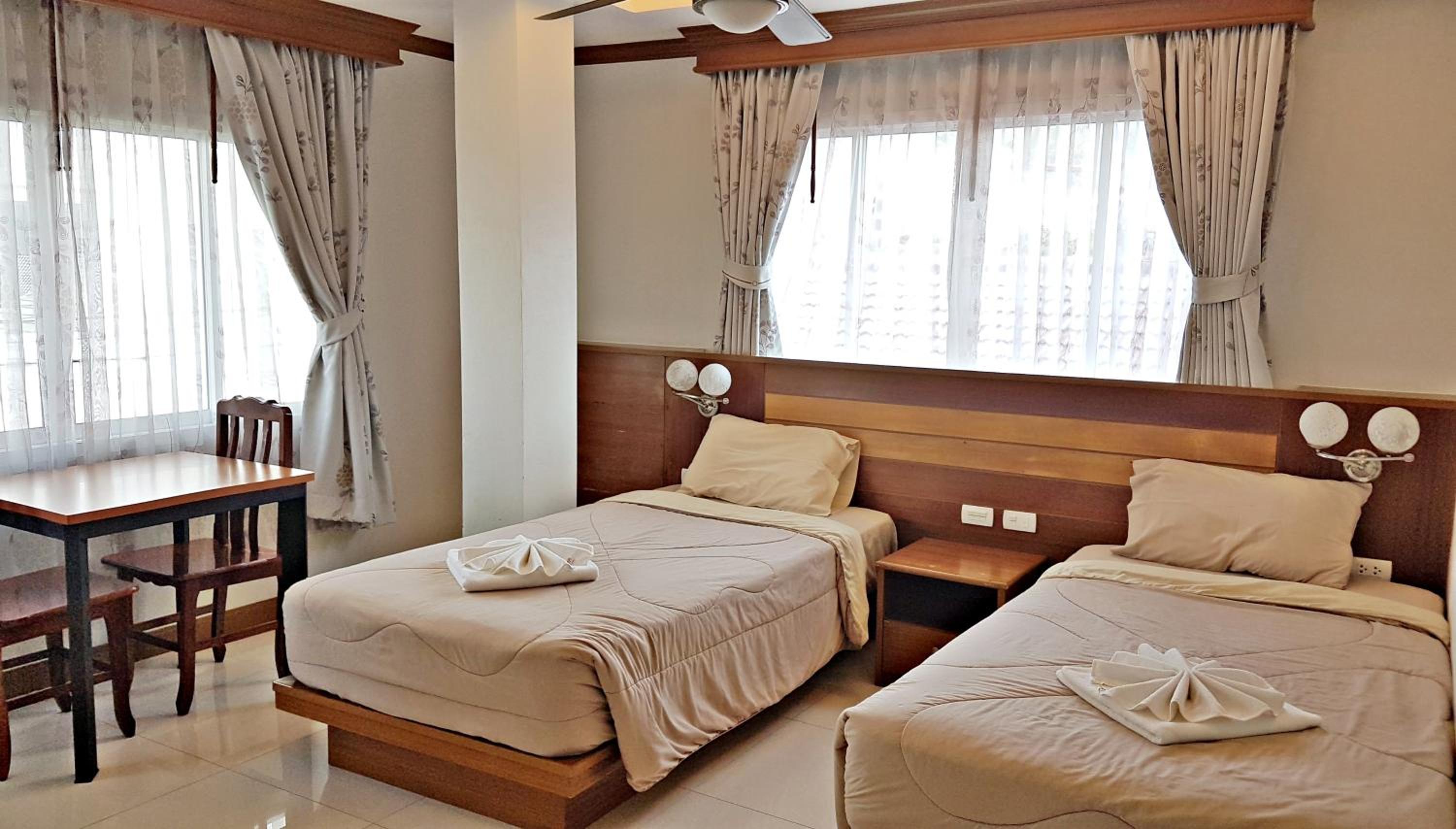 Deluxe Twin Room with Kitchenette