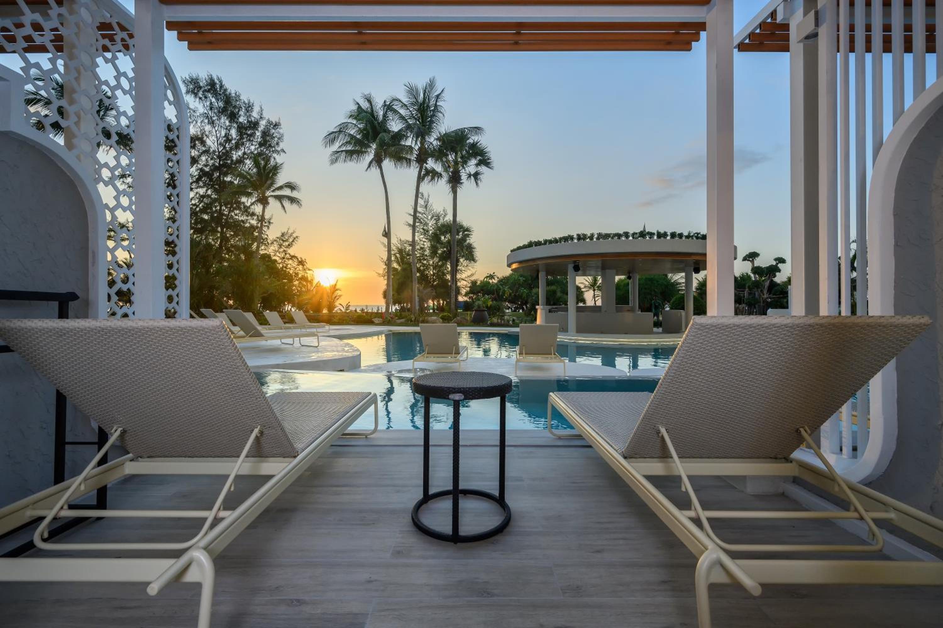 Lagoon Pool Access Deluxe Terrace