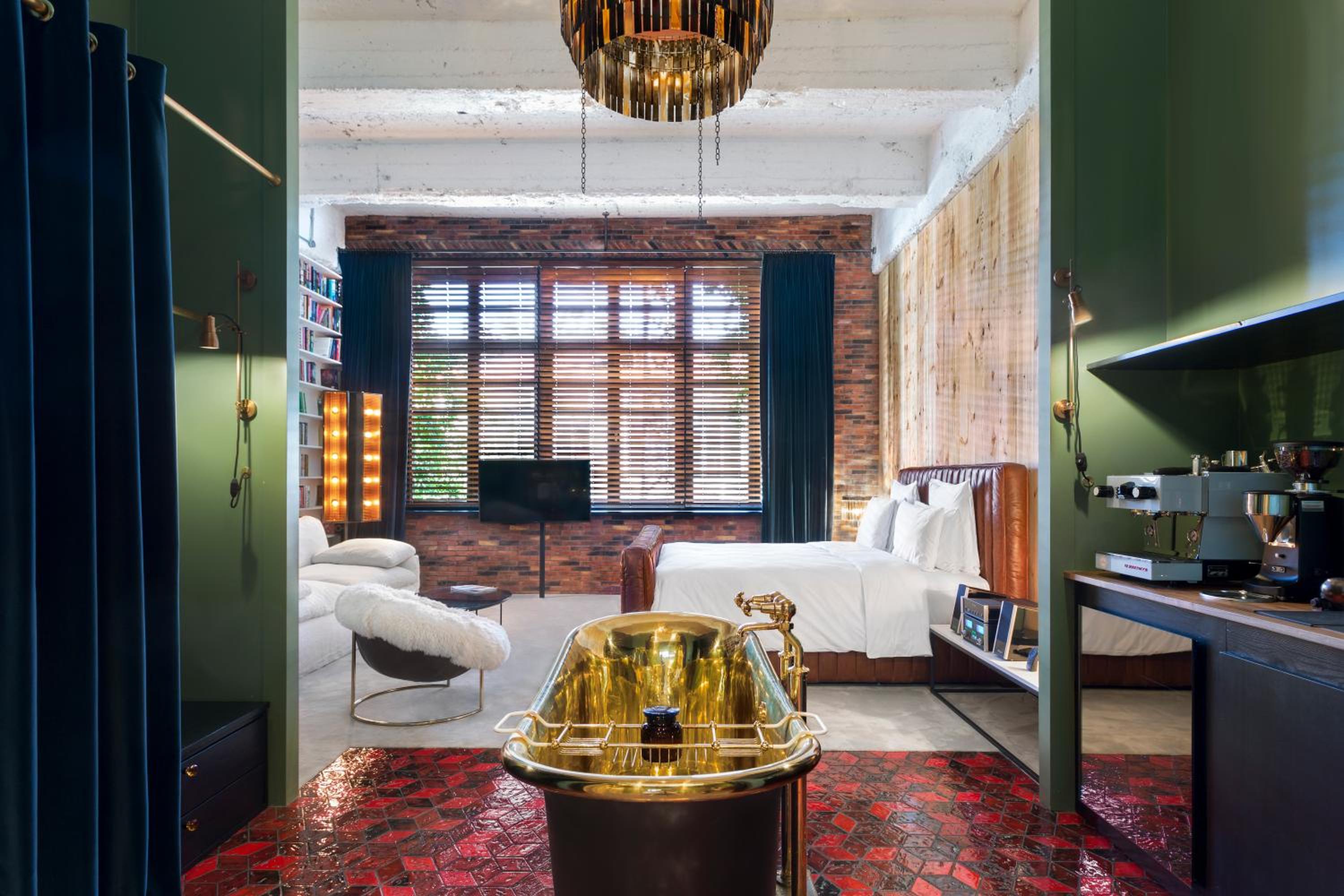 Aviator Signature Room