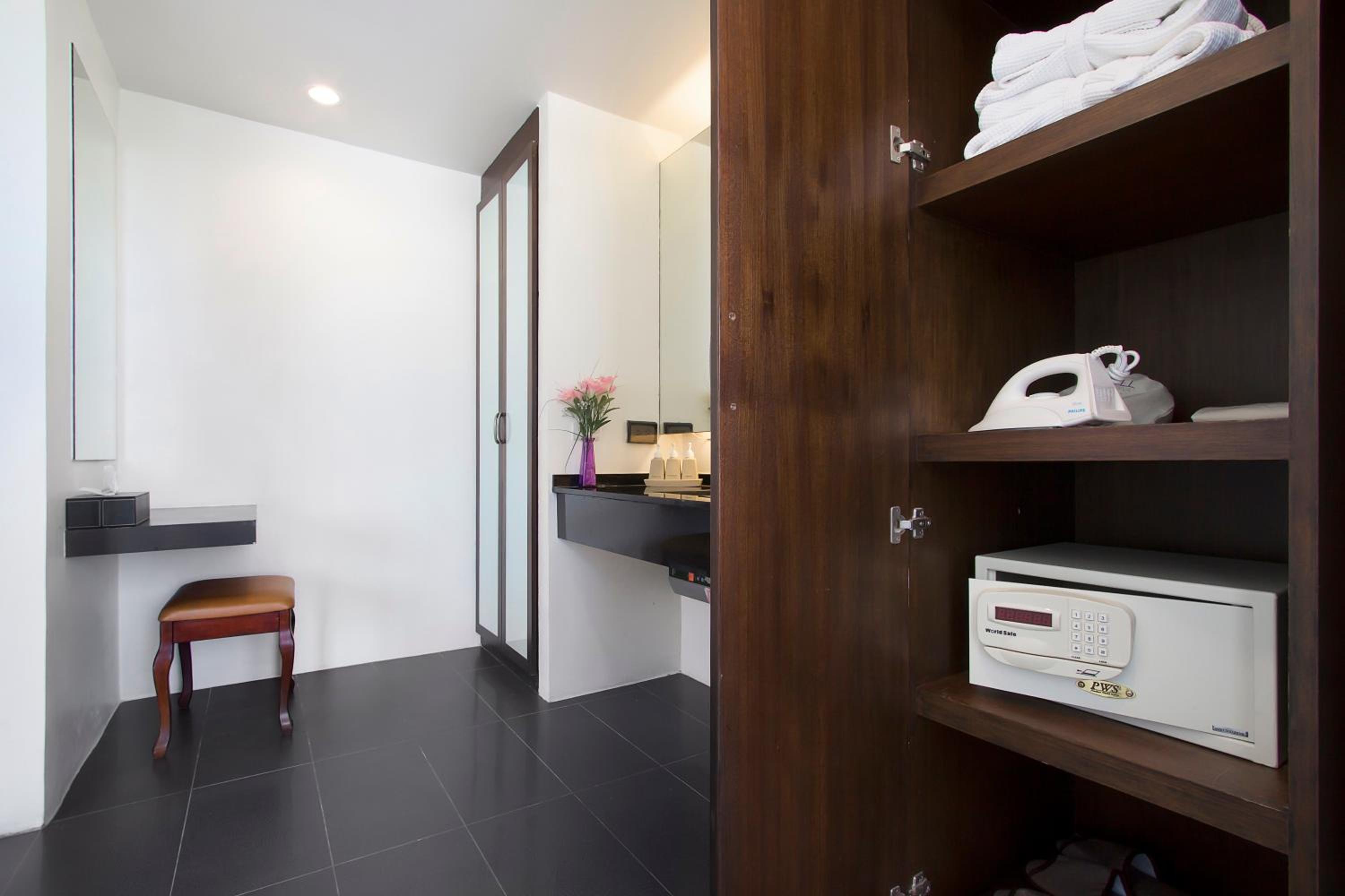 Suite with Pool View