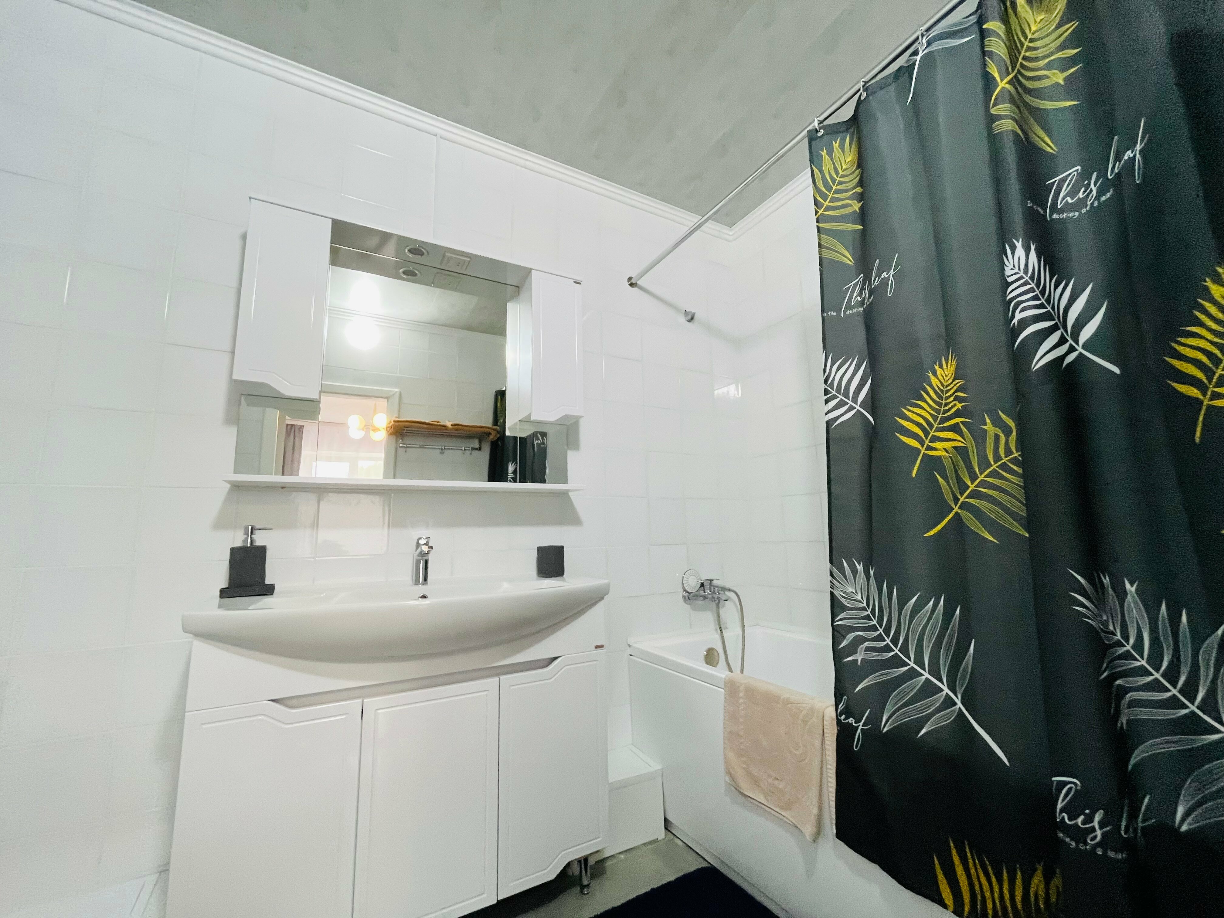 Двухкомнатный стандартный номер с двумя односпальными и кроватями и доп местом