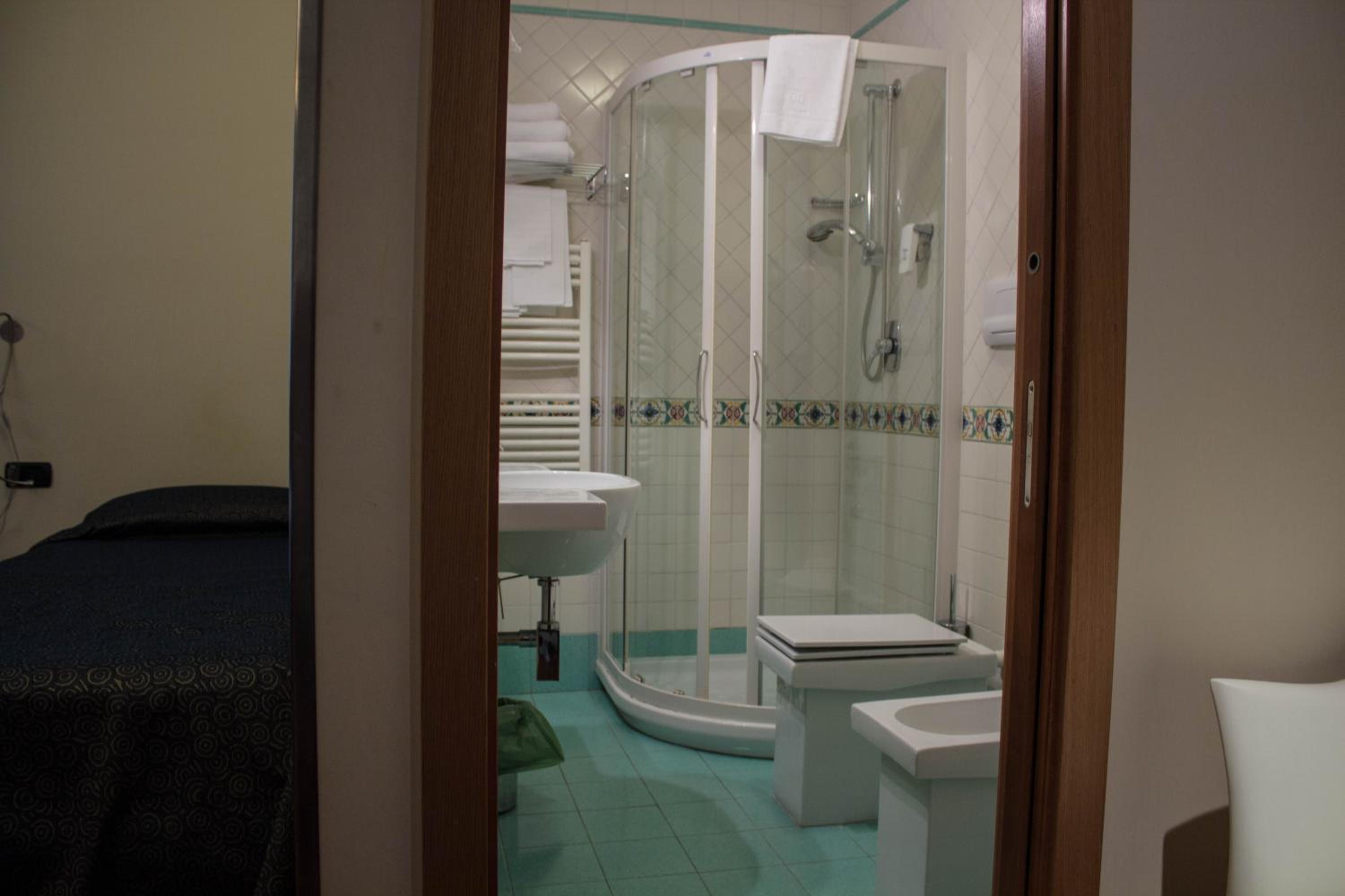 Apartment with Queen and Single Bed - Annex