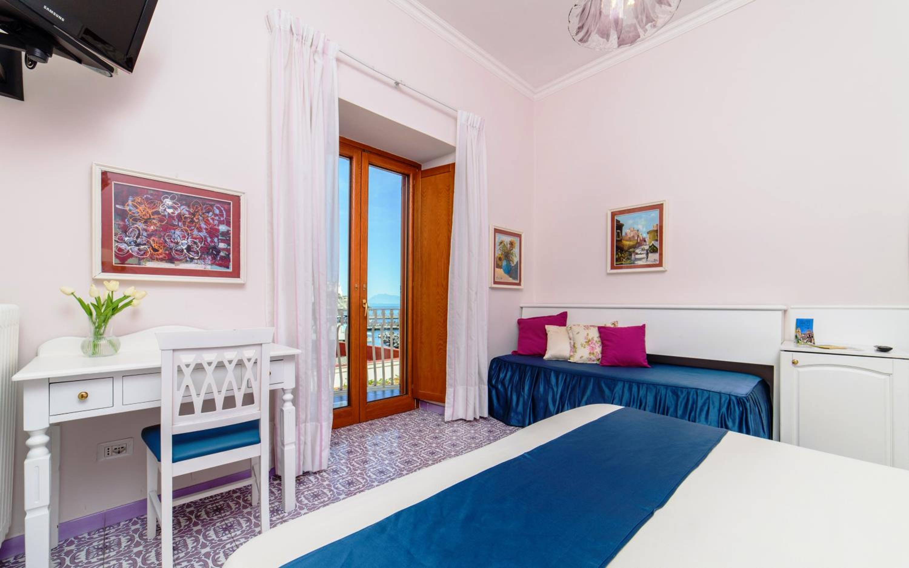 Double or Twin Room with Partial Sea View