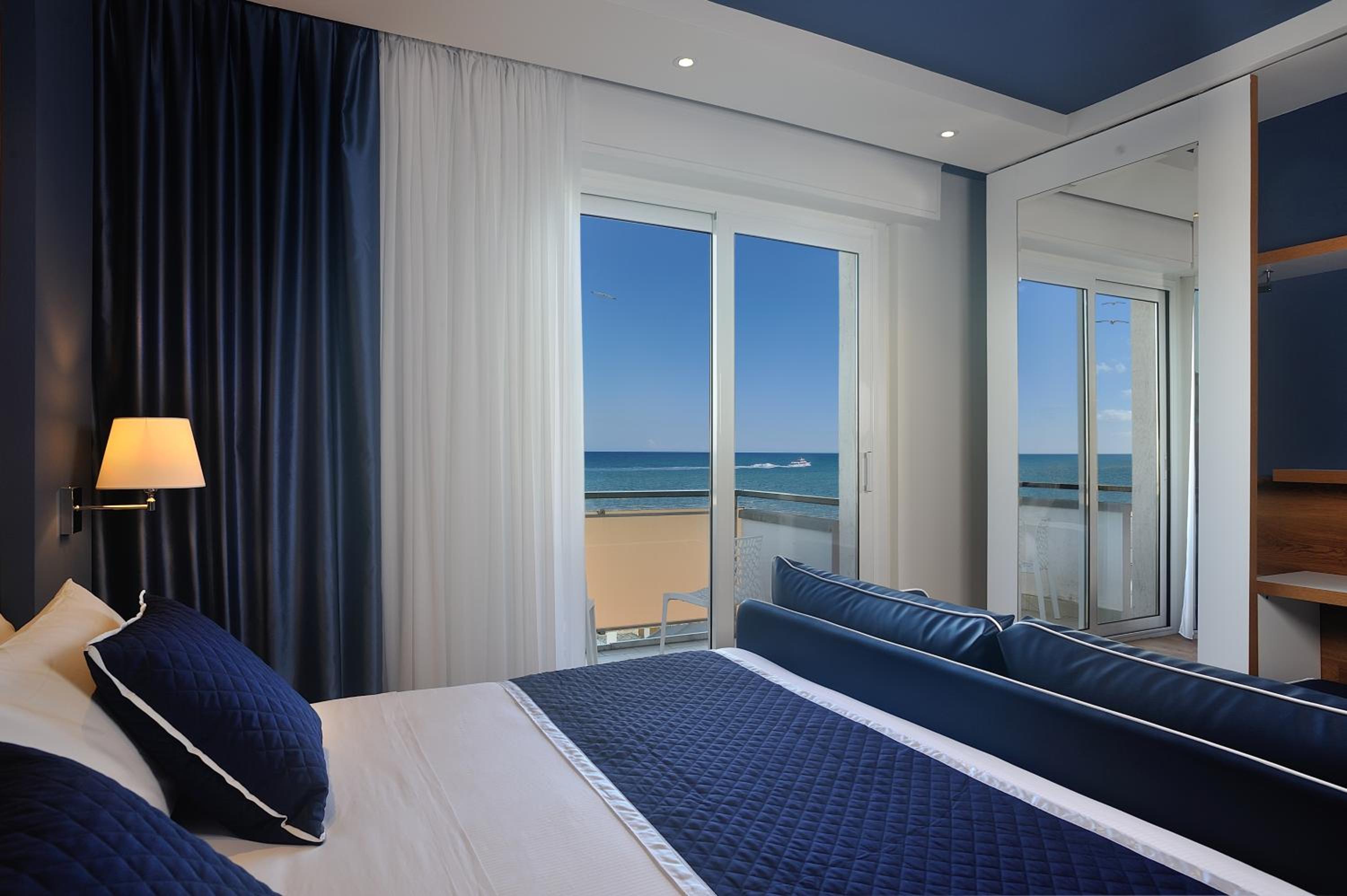 Deluxe Double Room with Balcony and Sea View