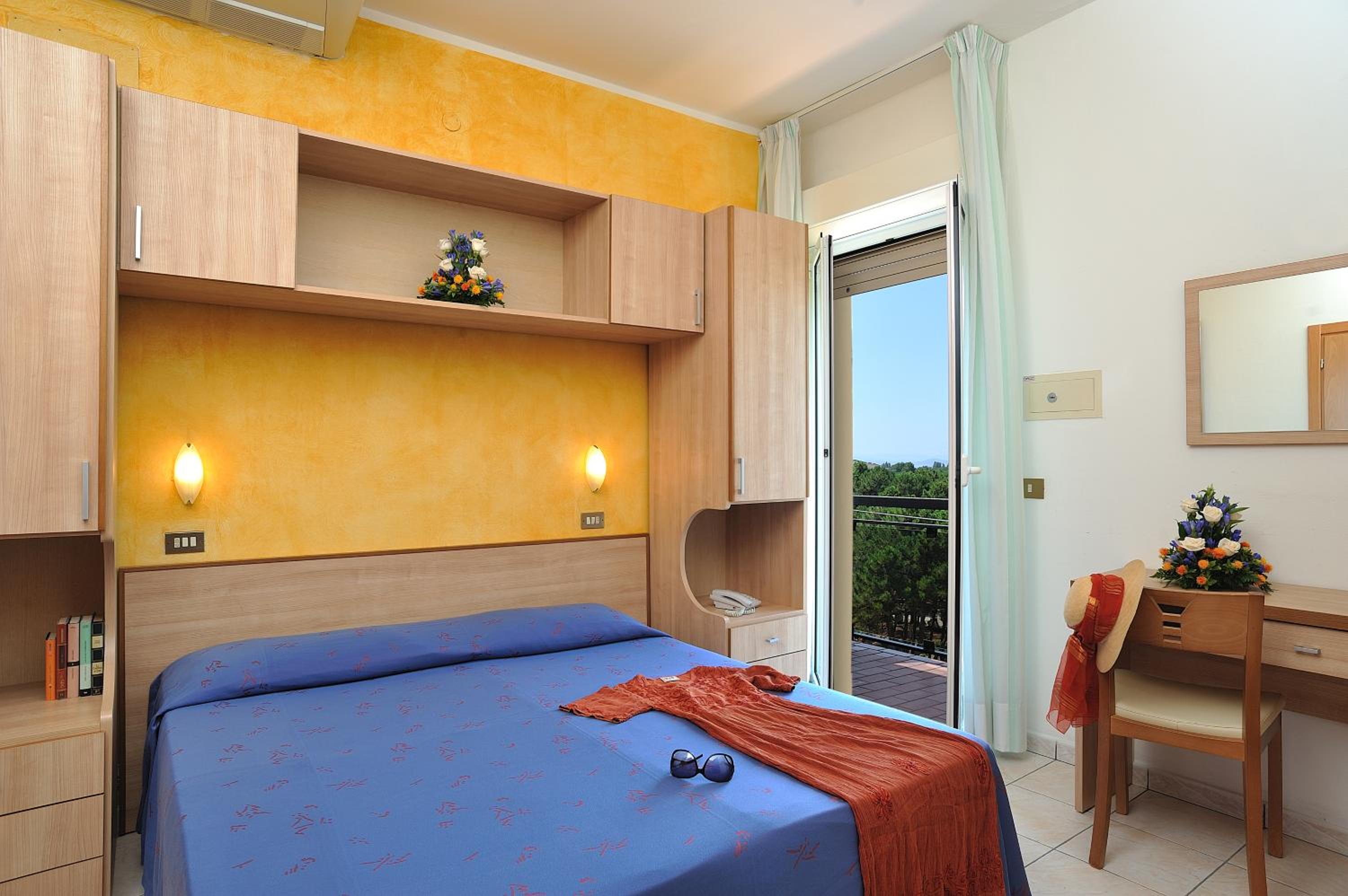 Triple Room with Beach Package