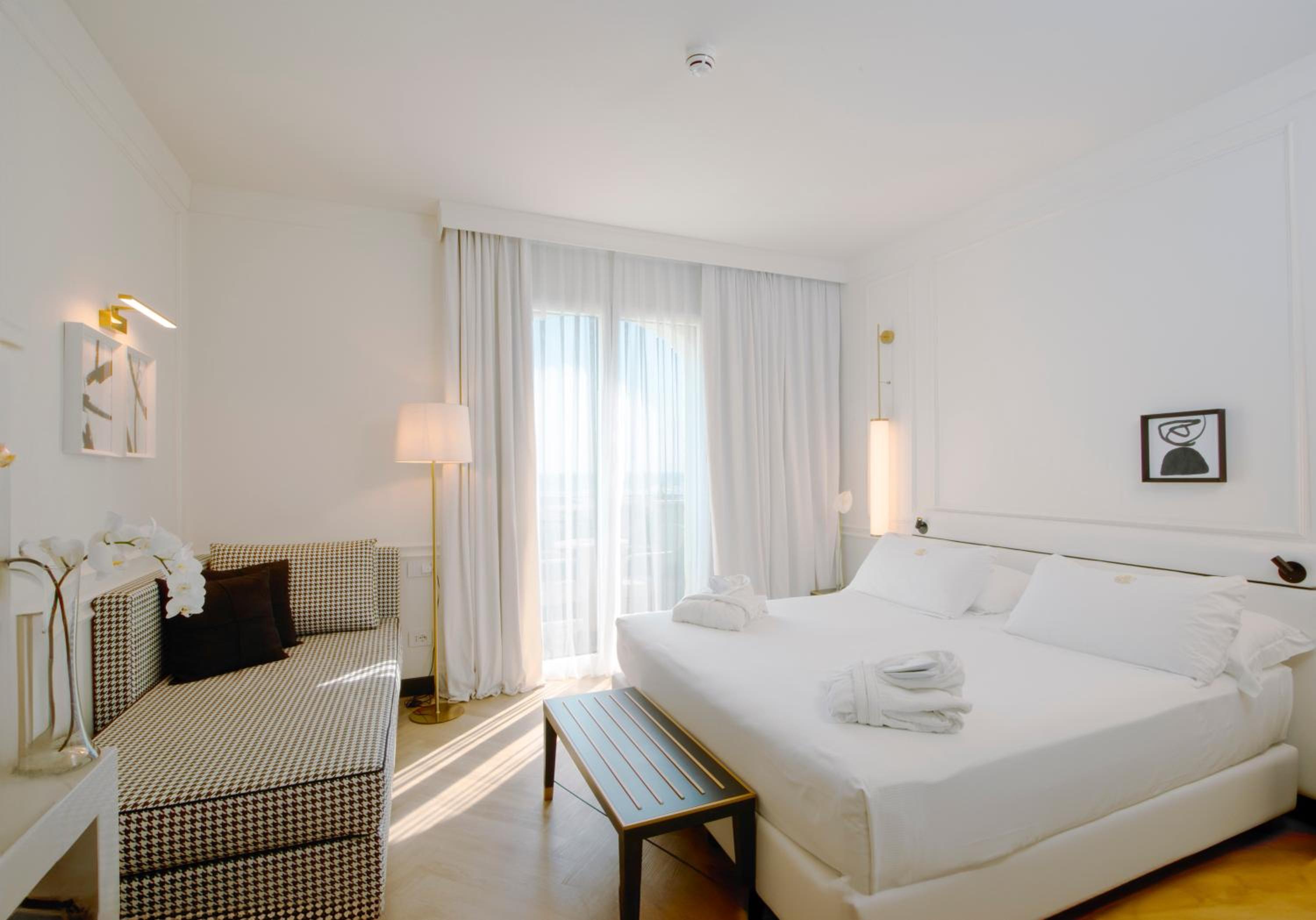 Deluxe Triple Room with Sea View