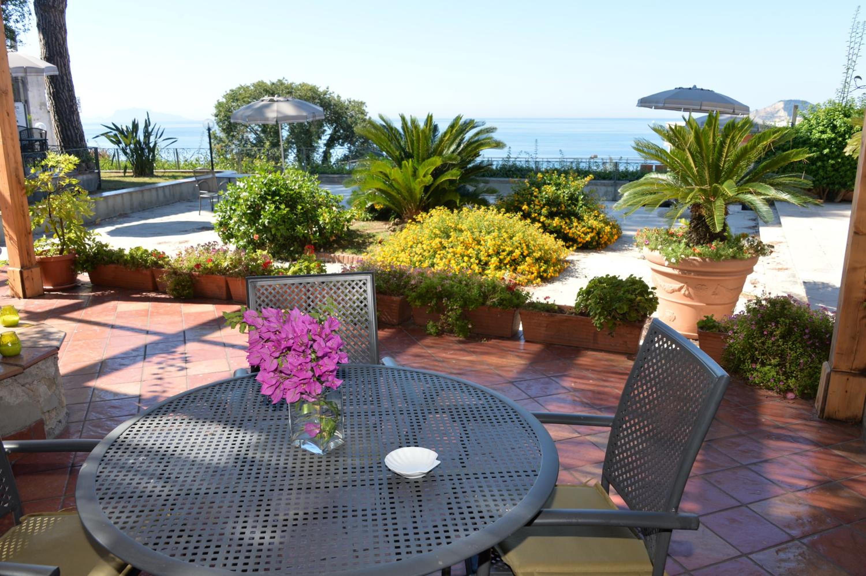 One-Bedroom Apartment with Panoramic View