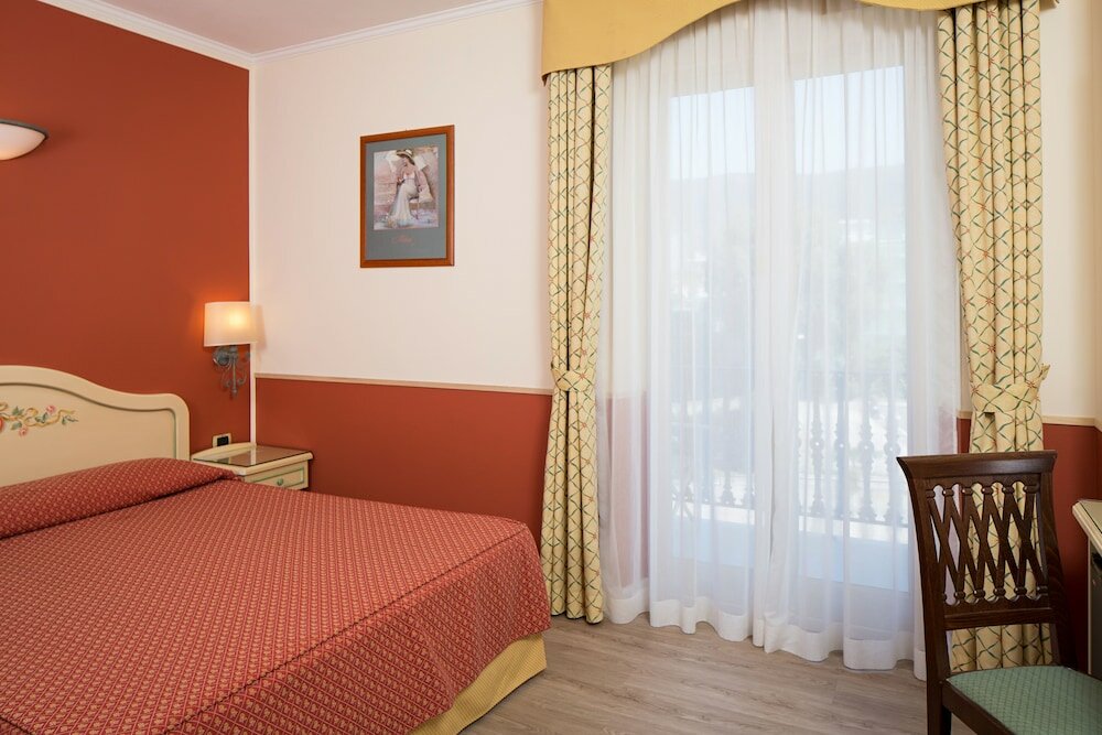 Deluxe Double Room, Partial Sea View