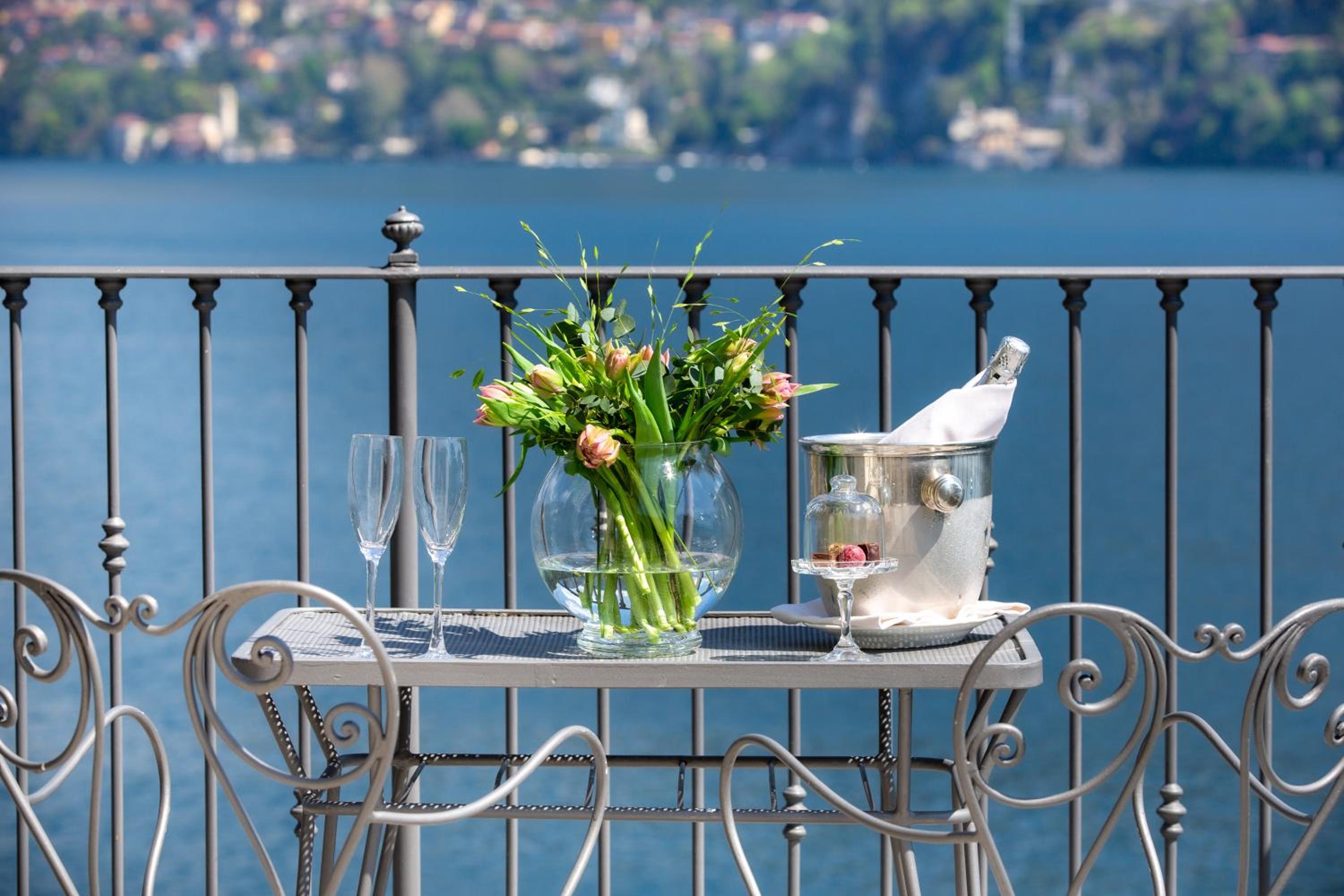 Deluxe Double or Twin Room with Lake View