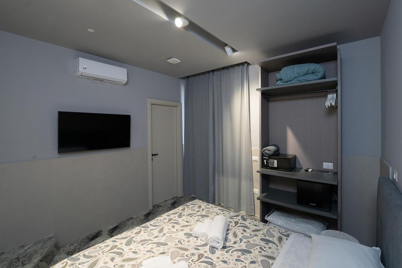 Double or Twin Room with Side Sea View