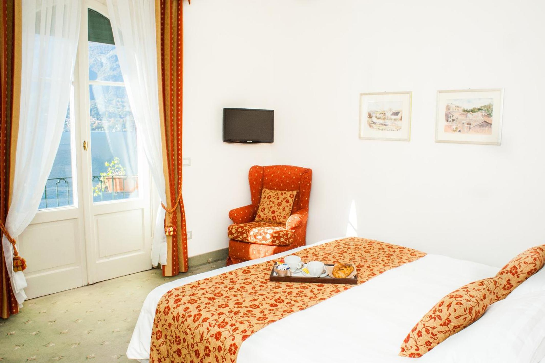 Deluxe Double or Twin Room with partial Lake View