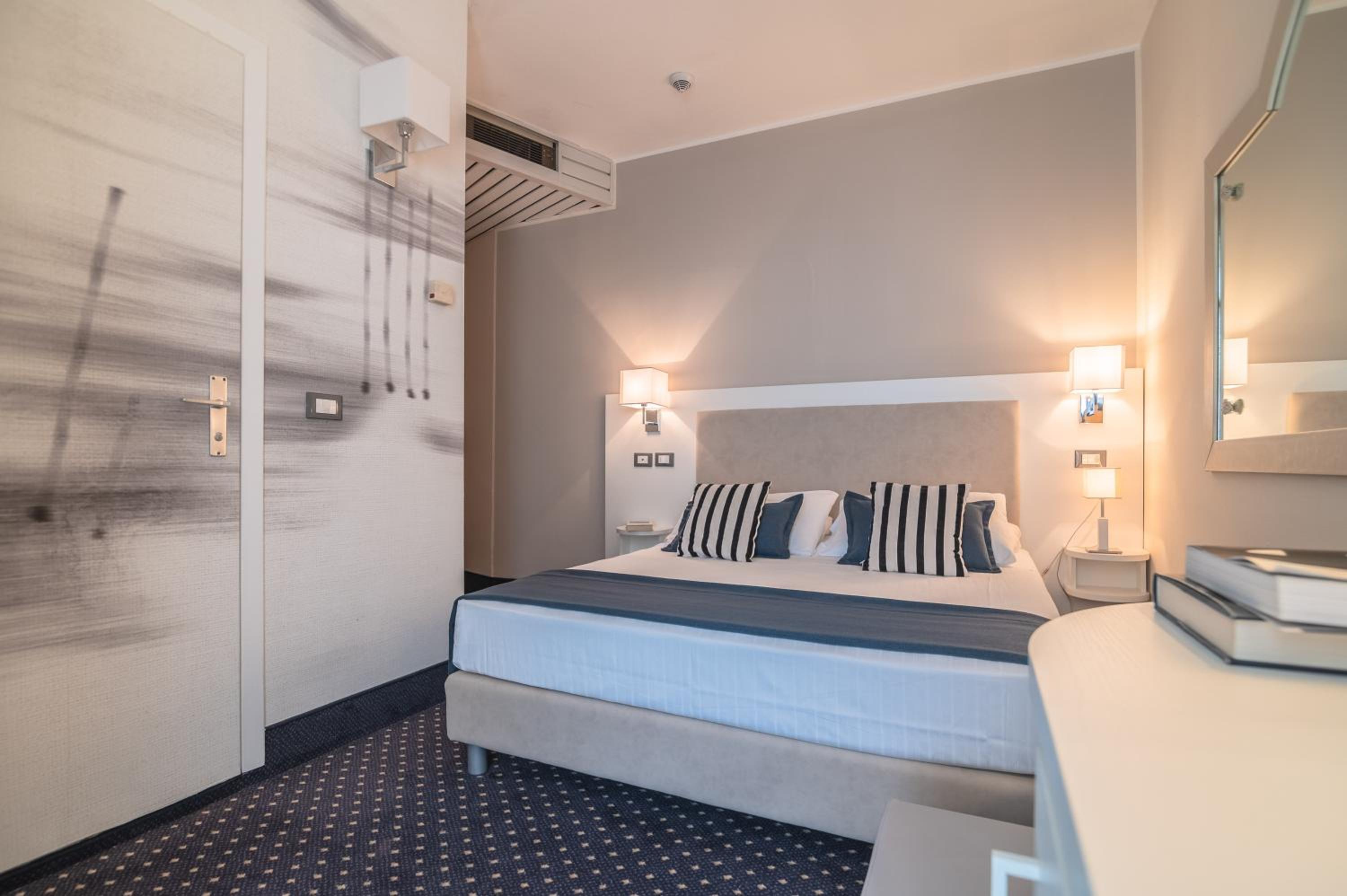 Classic Double or Twin Room with Balcony and Lateral Sea View