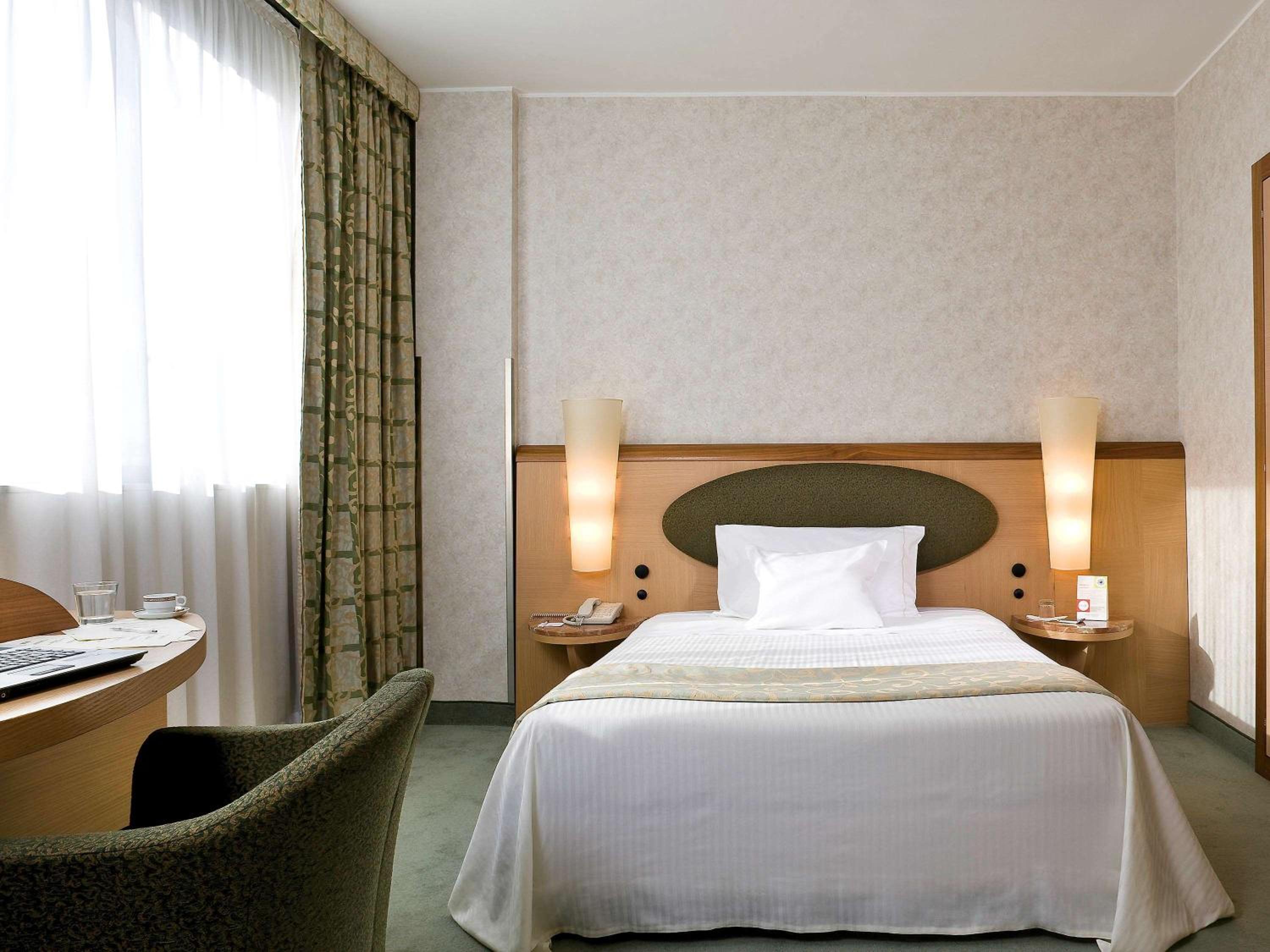 Standard Double Room with one Queen Bed