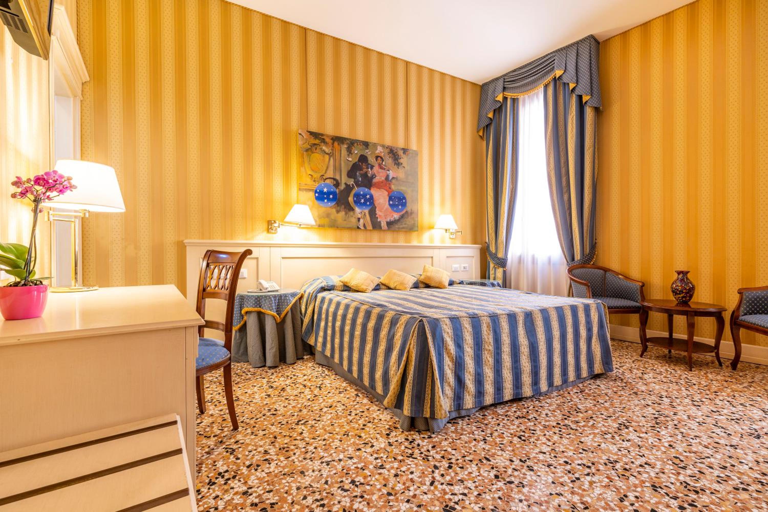 Deluxe Double or Twin Room with Canal View