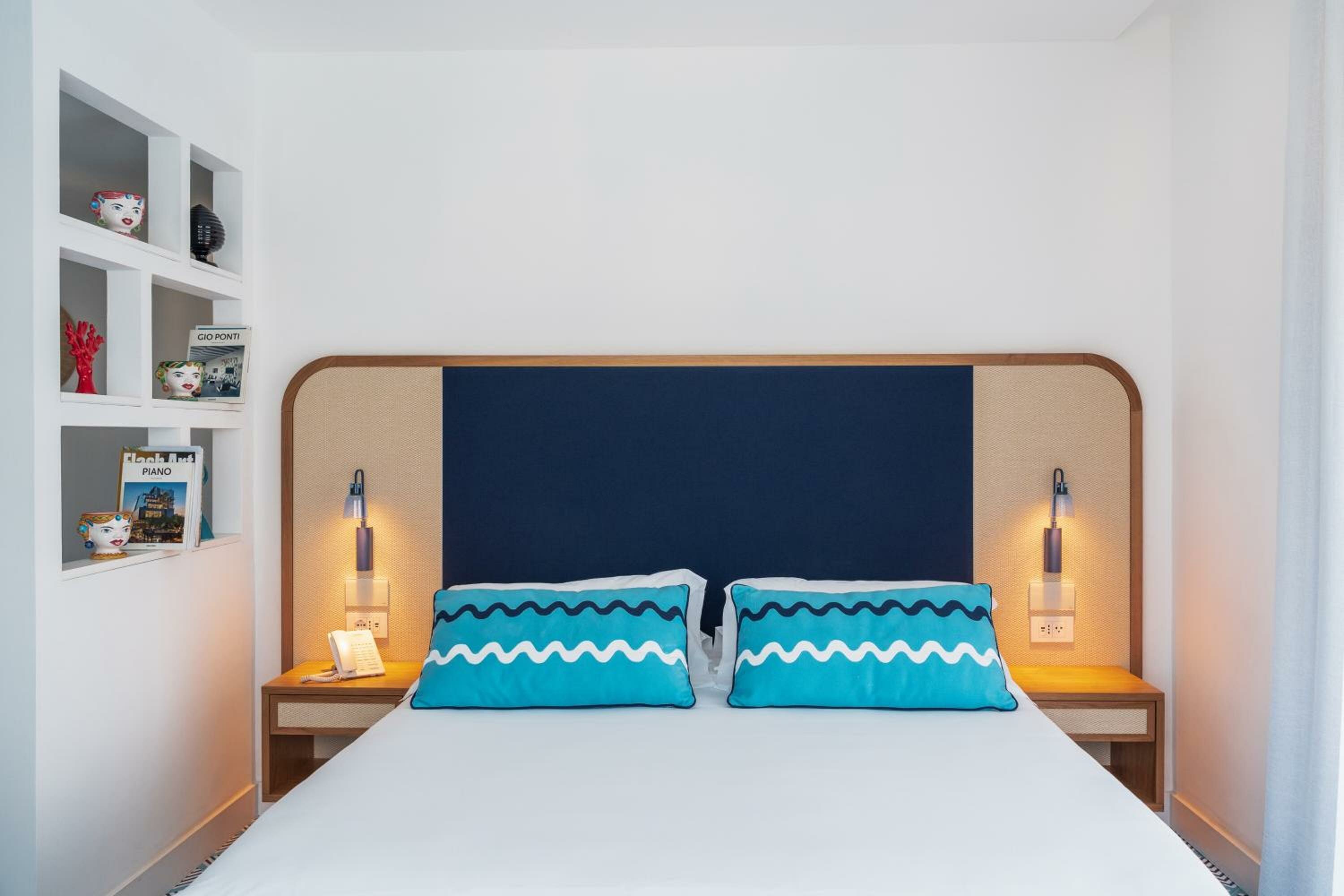 Deluxe Double Or Twin Room With Partial Sea View