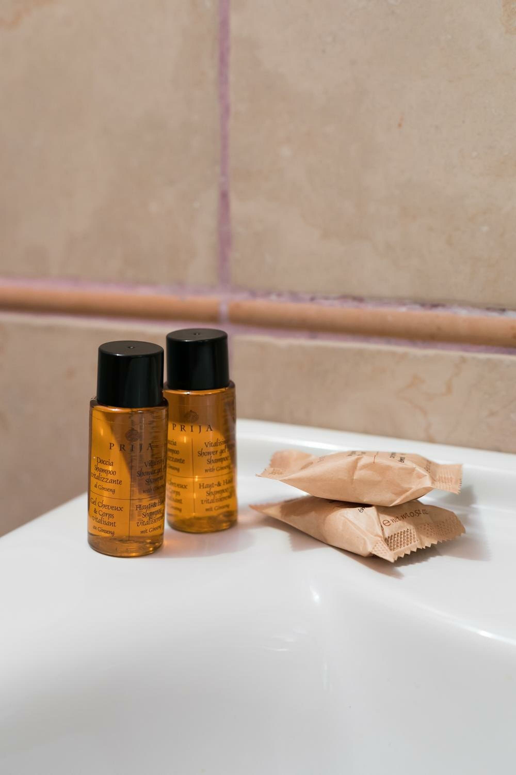 Deluxe One-Bedroom Apartment with Balcony 