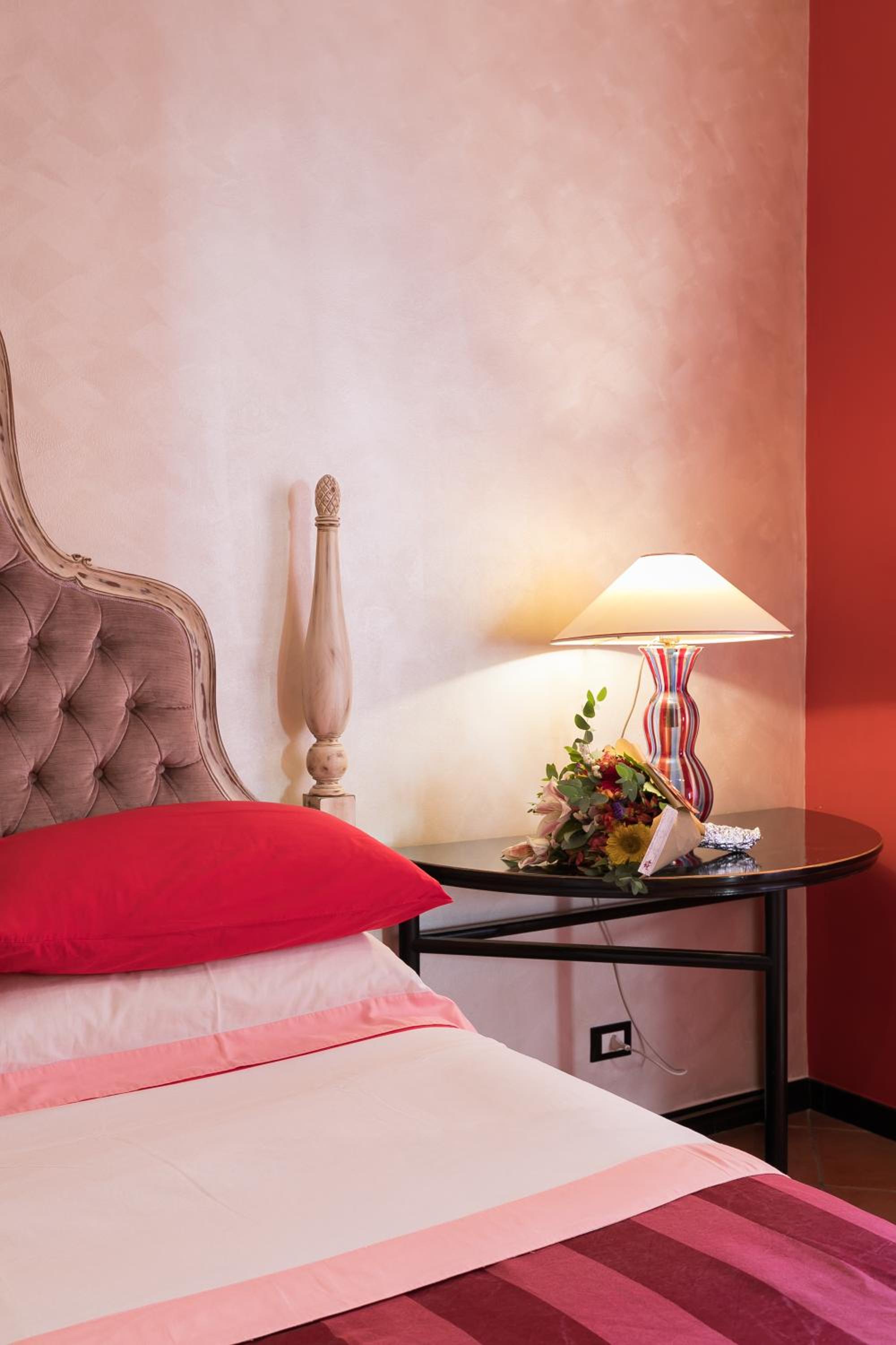 Deluxe One-Bedroom Apartment with Balcony 