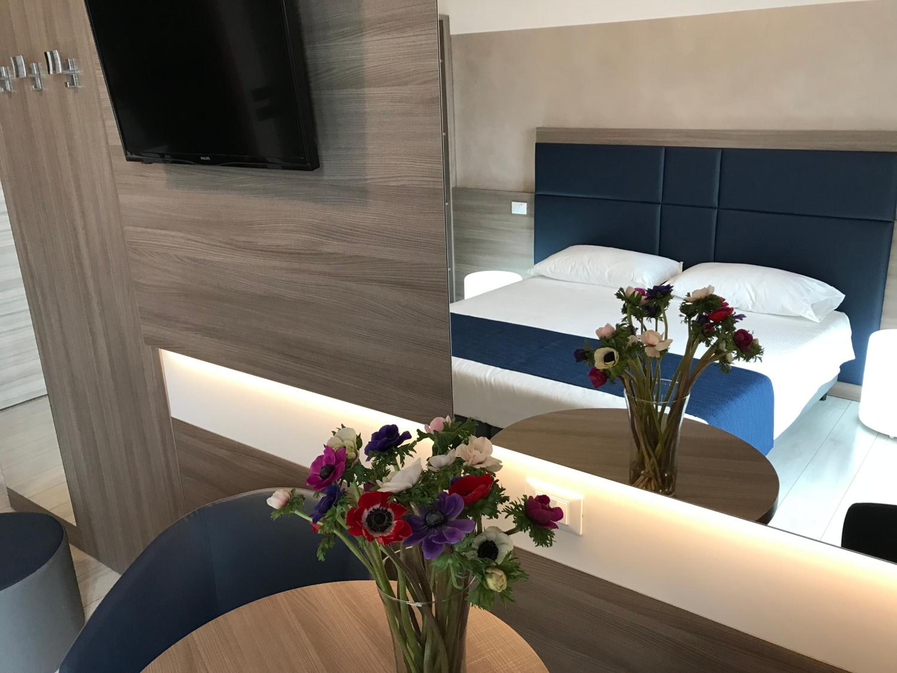 Comfort Room with Balcony and Lake View