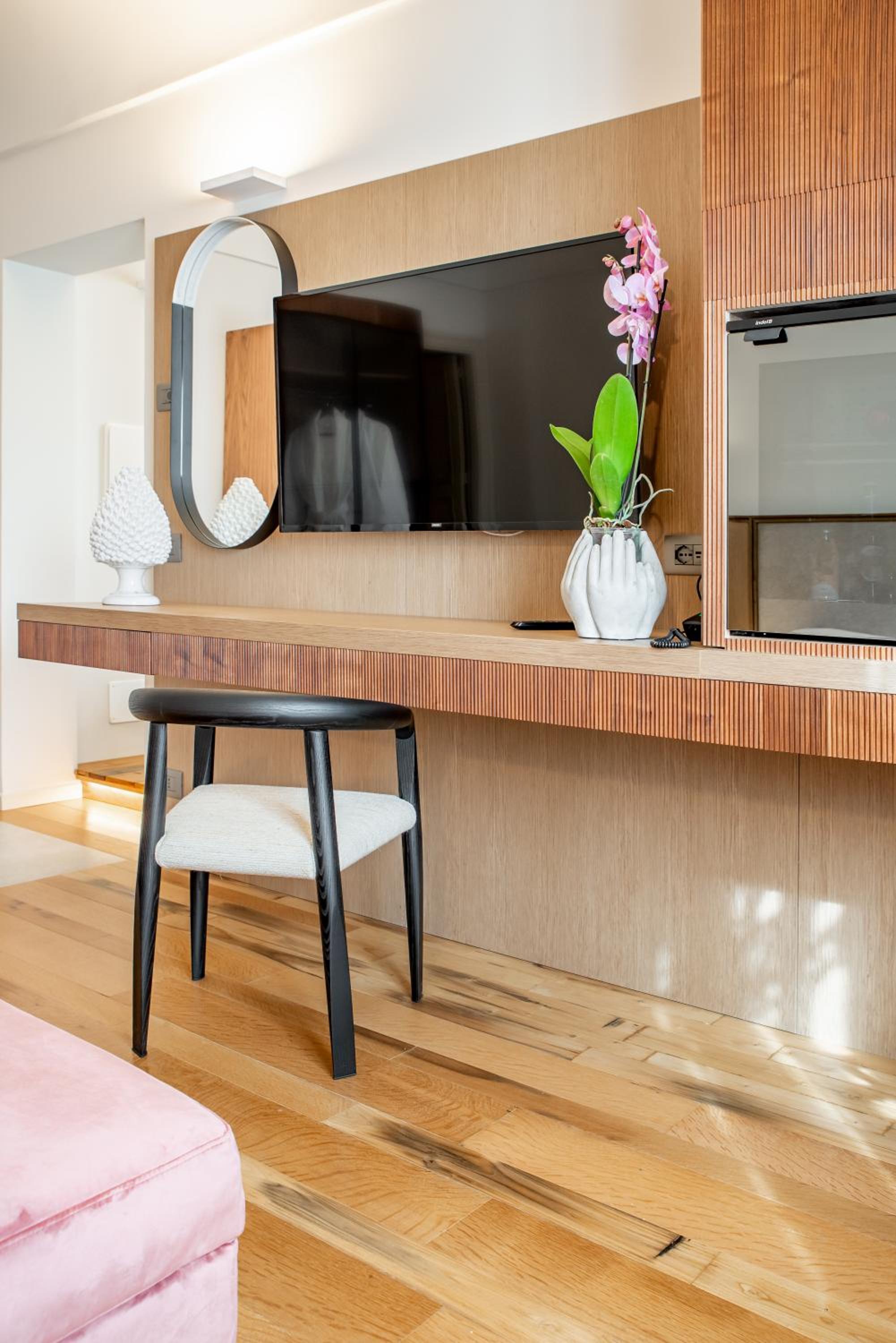 Deluxe Suite with Jacuzzi