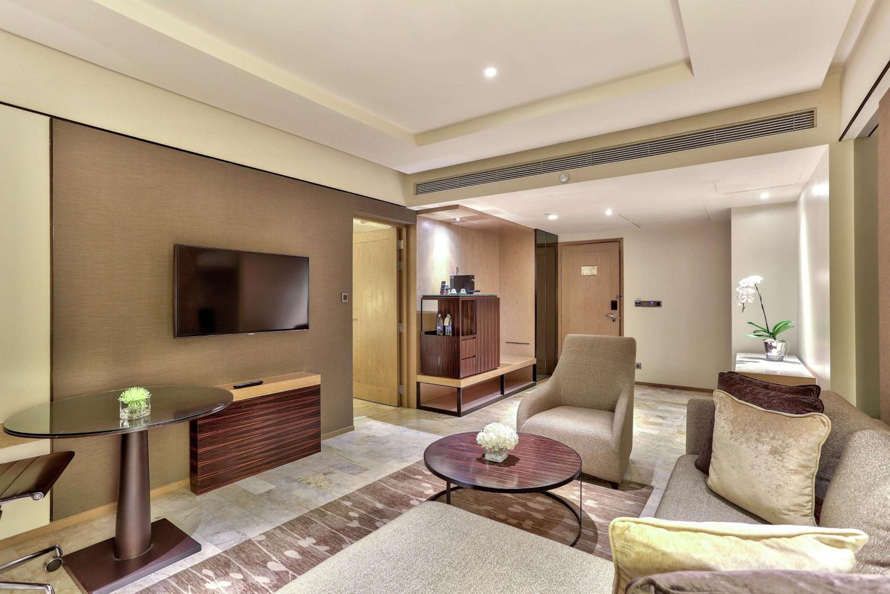Deluxe King Suite