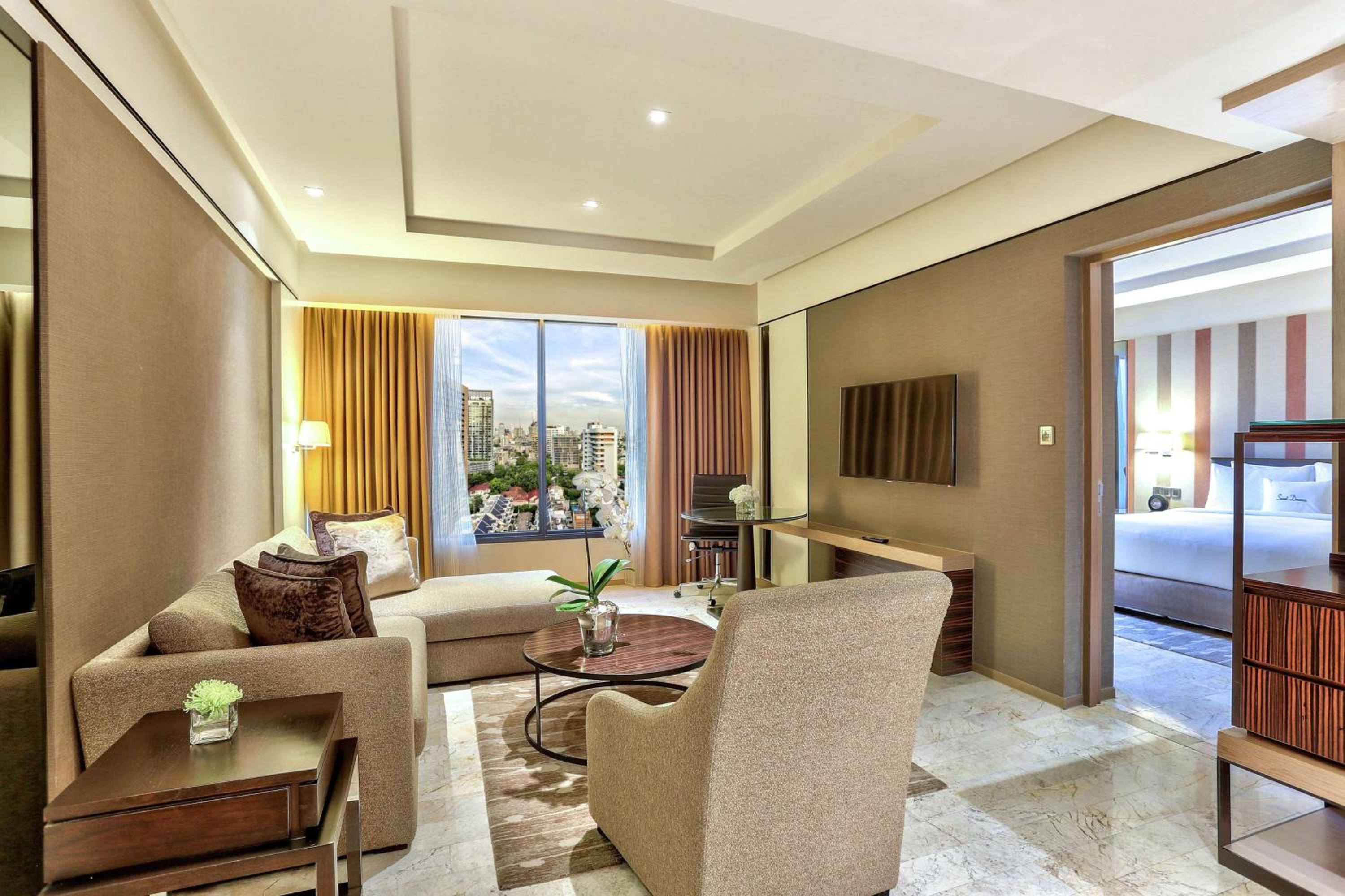Deluxe King Suite
