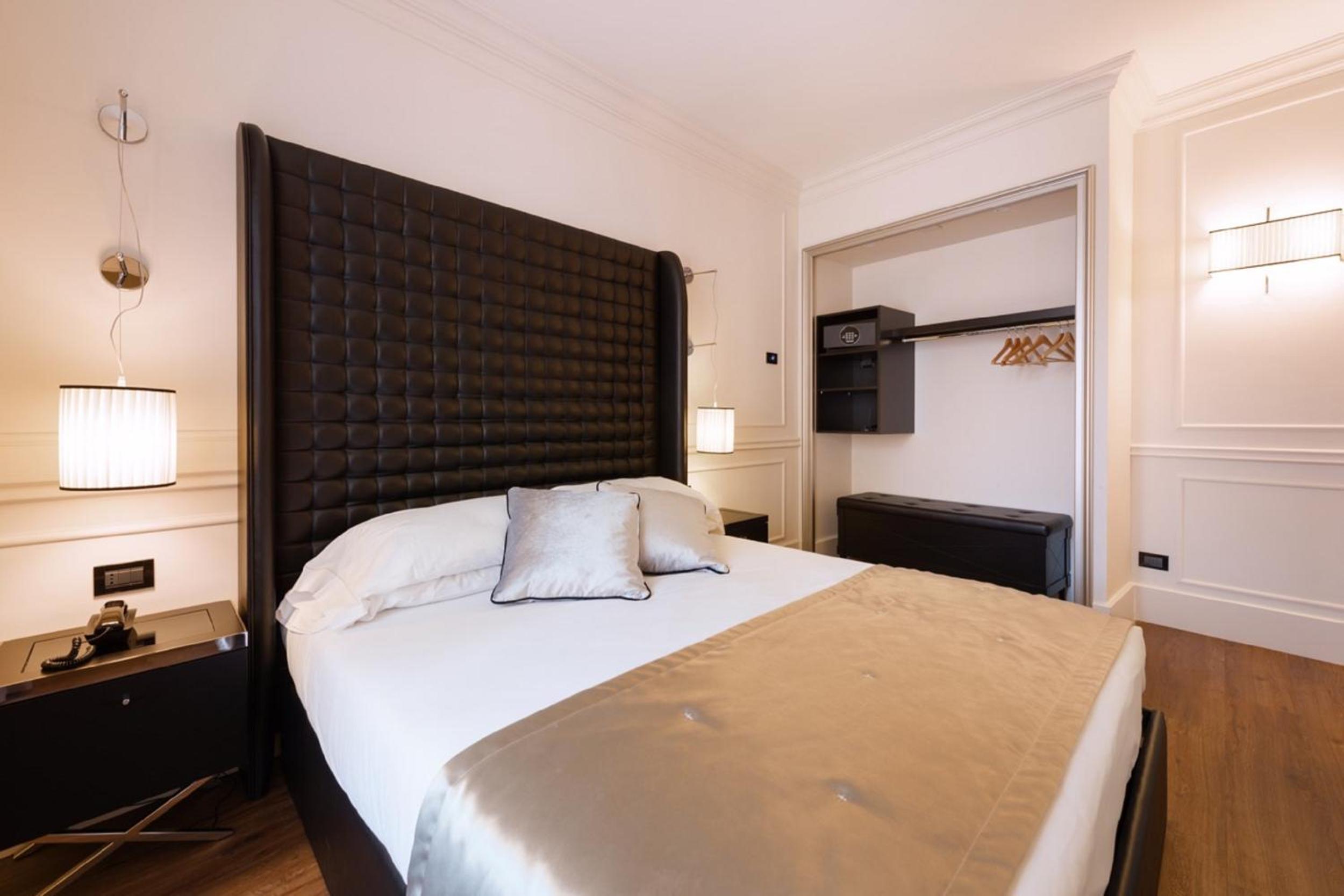 One-Bedroom Apartment (5 Adults) - Split Level - Separate Building