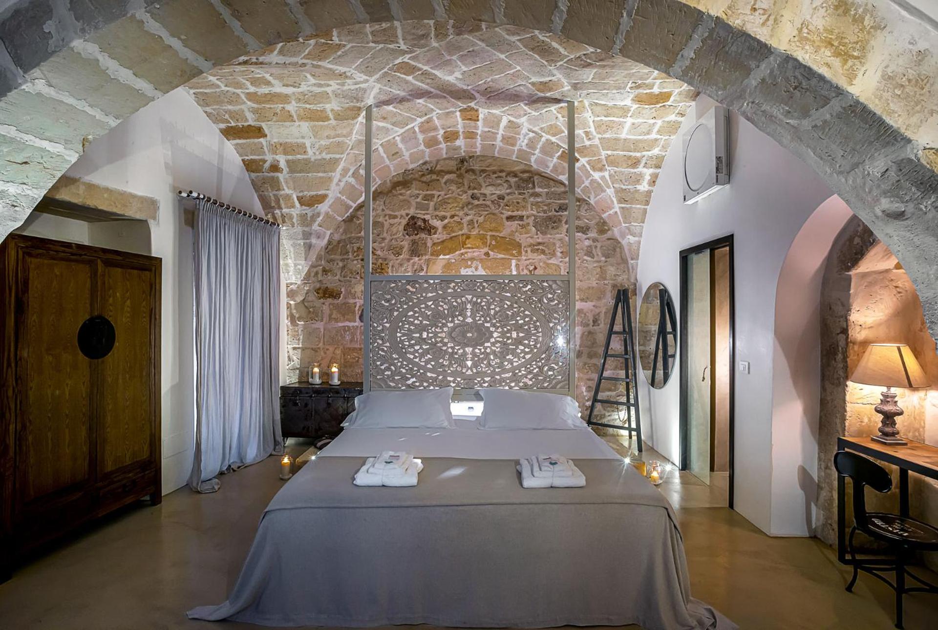 Queen Suite with Spa Bath