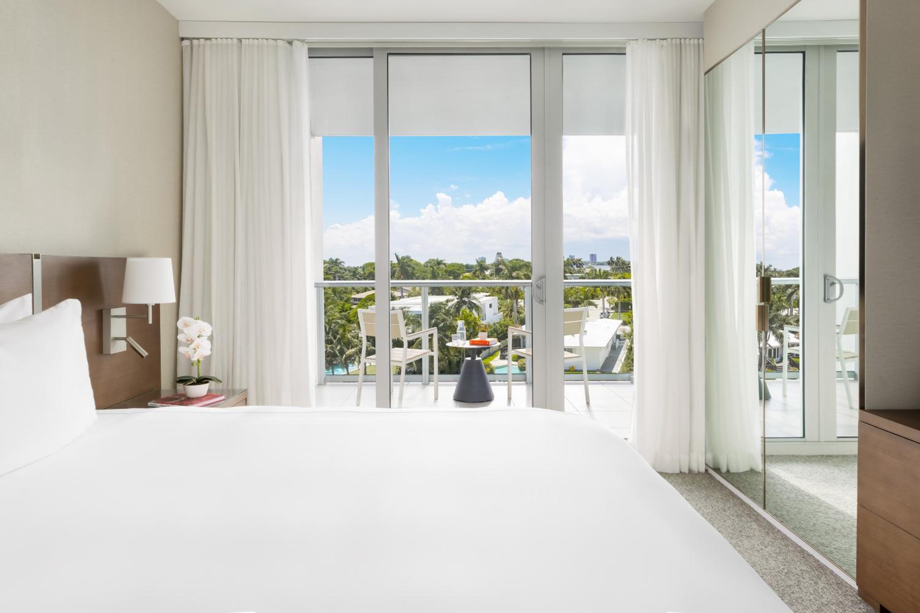 Deluxe King Room with Balcony