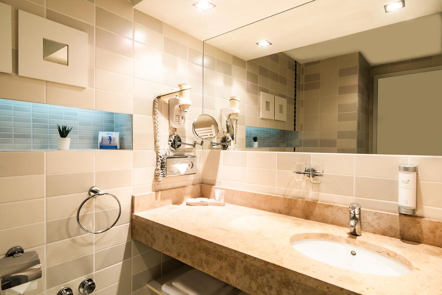 Double or twin room with Atrium view 