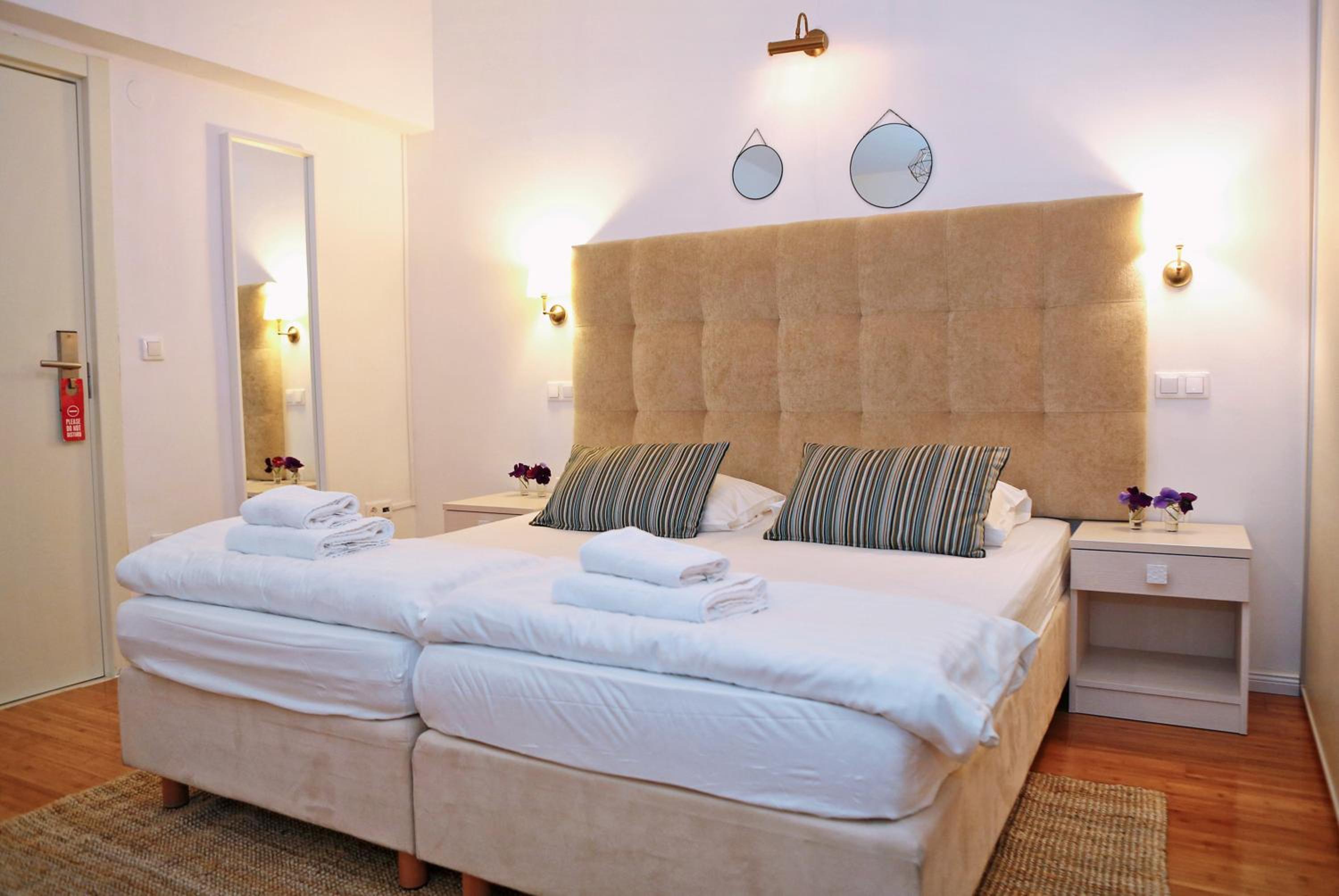 Family Room (2 Adults + 2 Children)