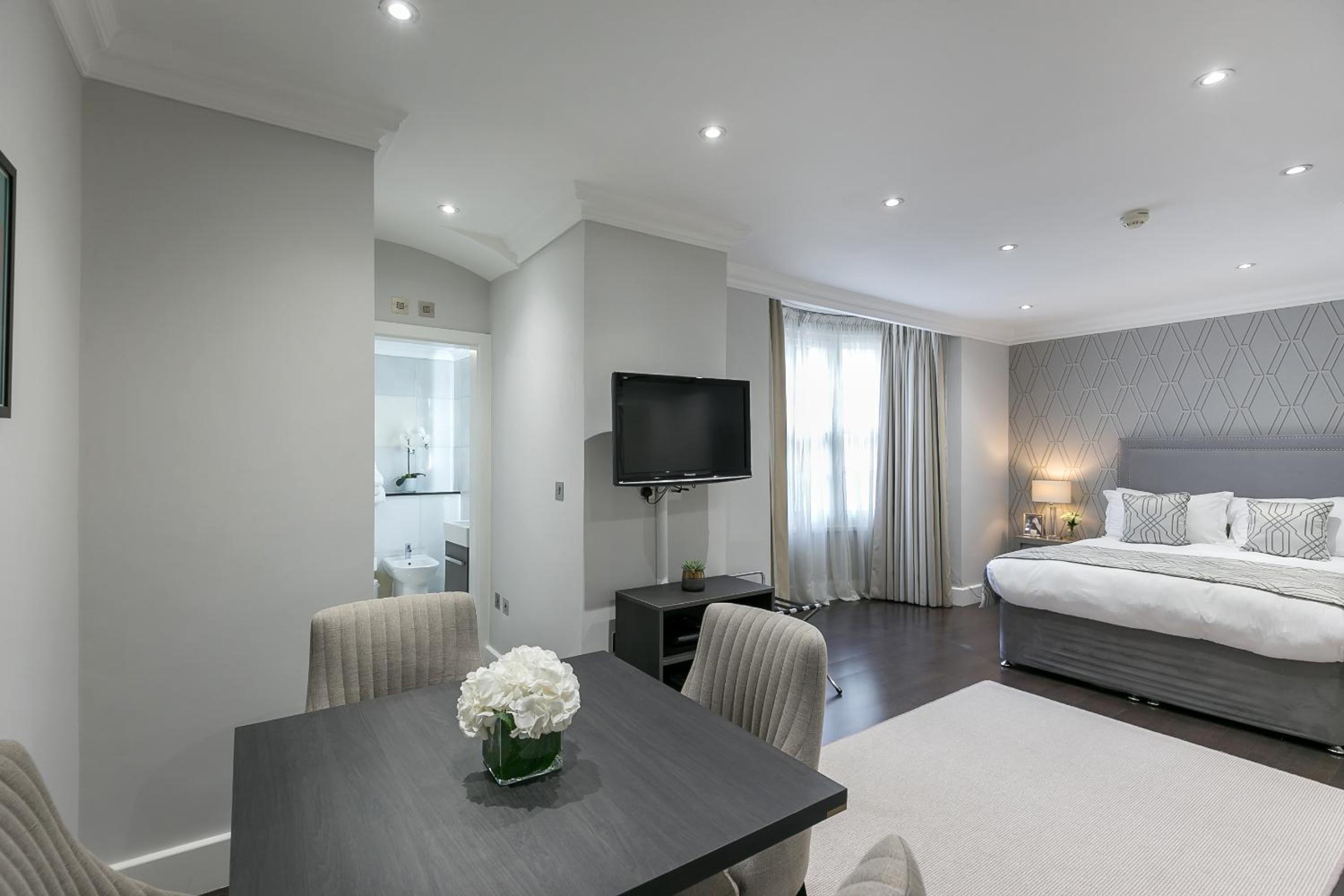 Studio Apartment