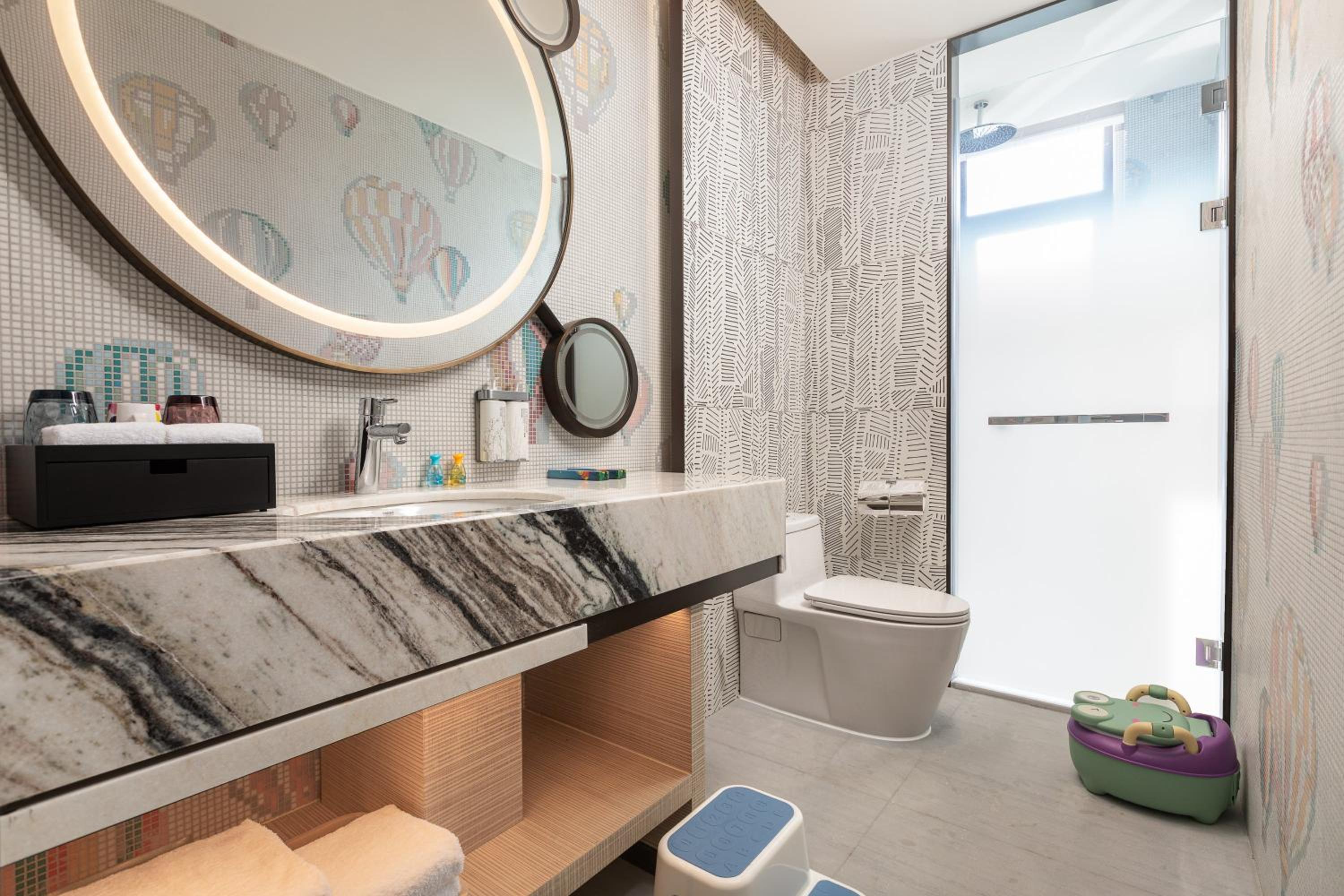 Standard Double Room with One Kid Bed and Lake View - Kids Theme