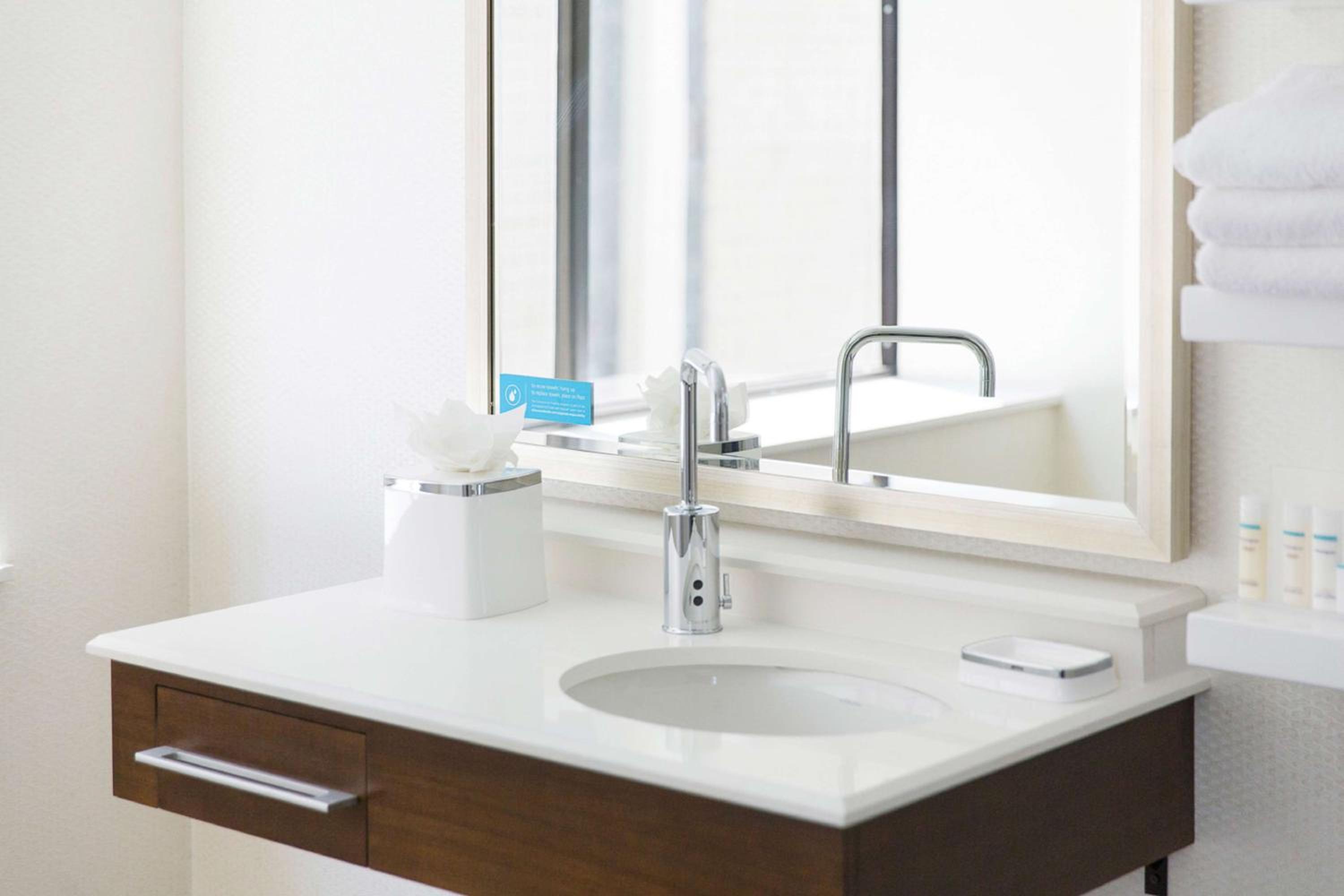 Premium King Studio - Non-Smoking