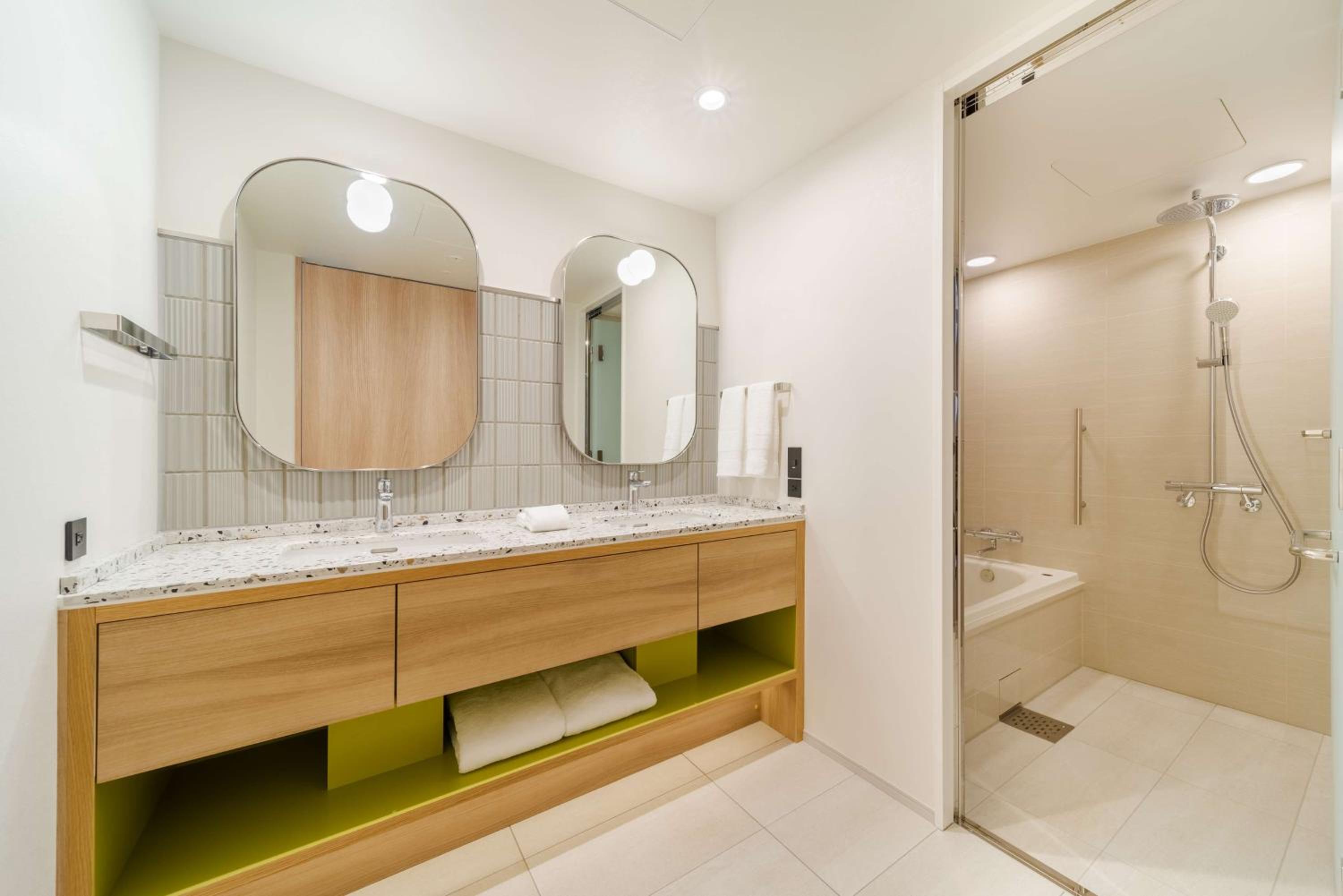 Deluxe Family Twin Room