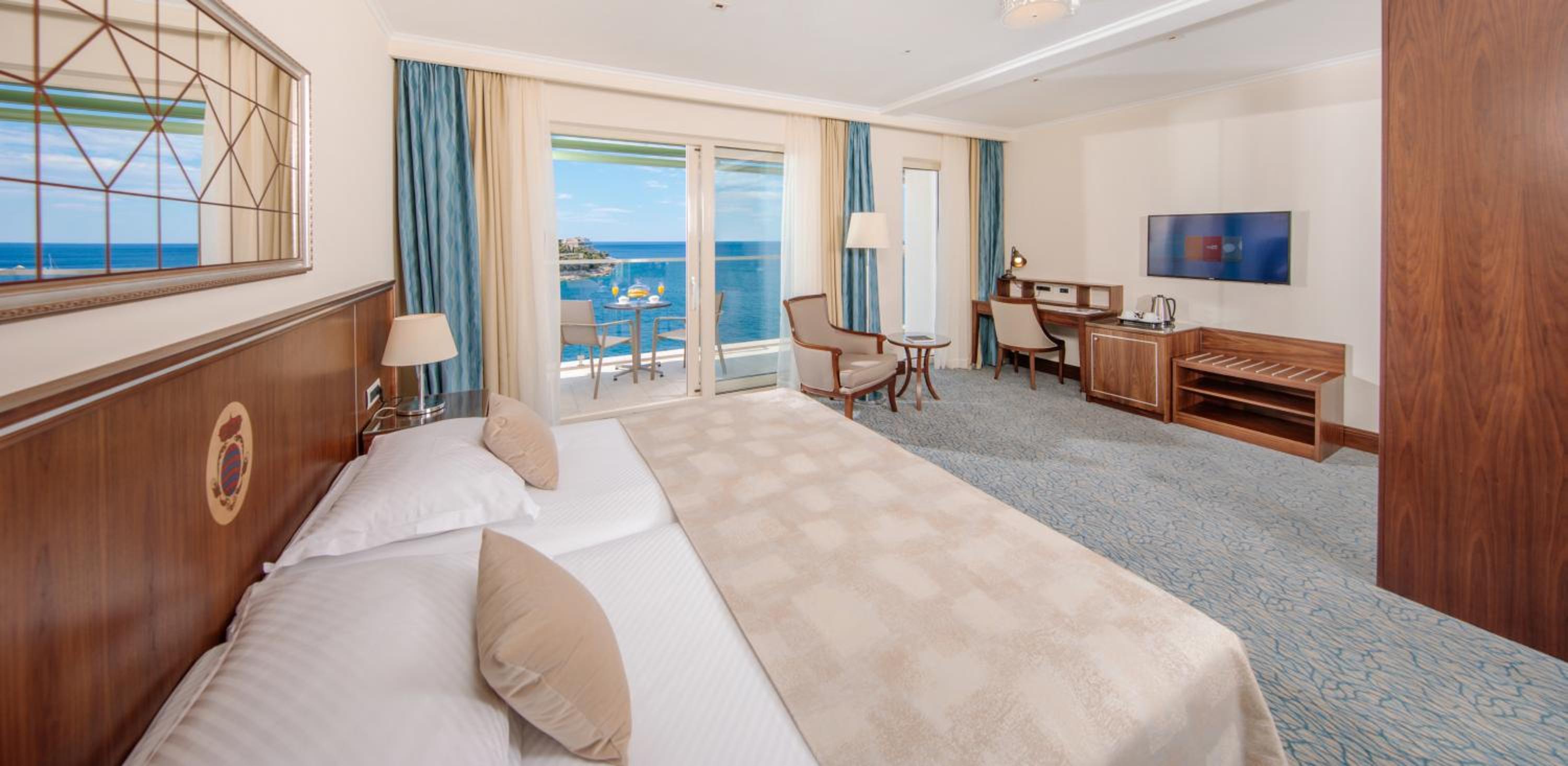 Double or Twin Room with Balcony and Sea View
