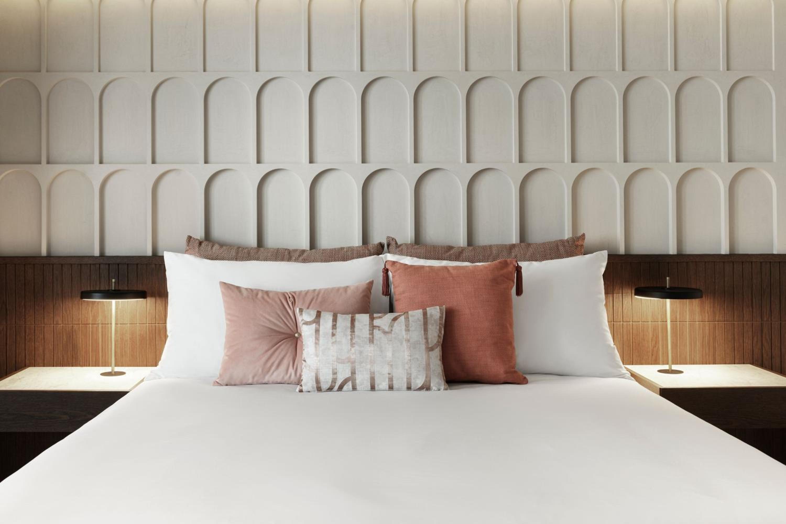 Deluxe King Room with Sofa Bed and City or Urban View