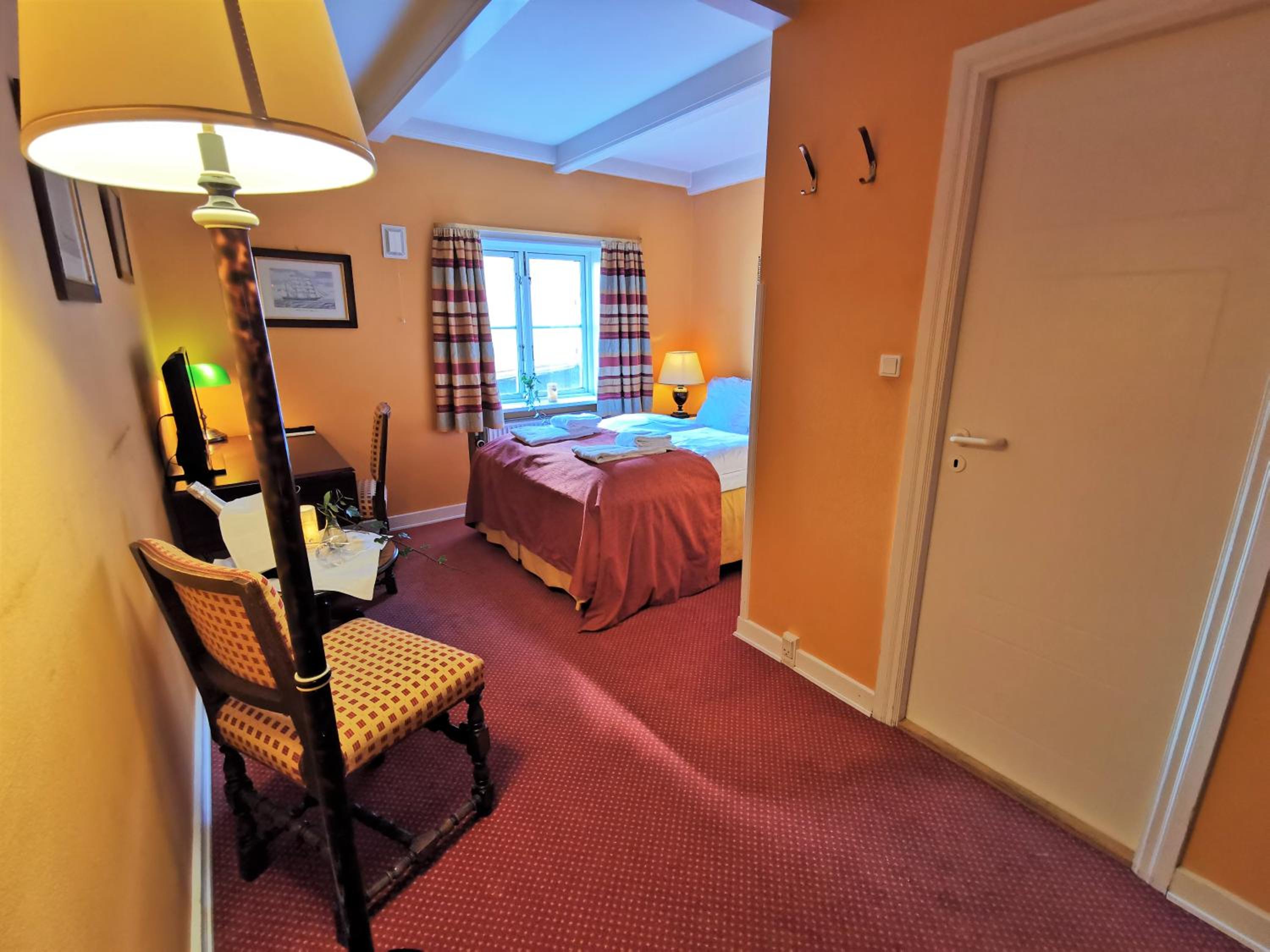 Standard Double Room (55 in wide bed)