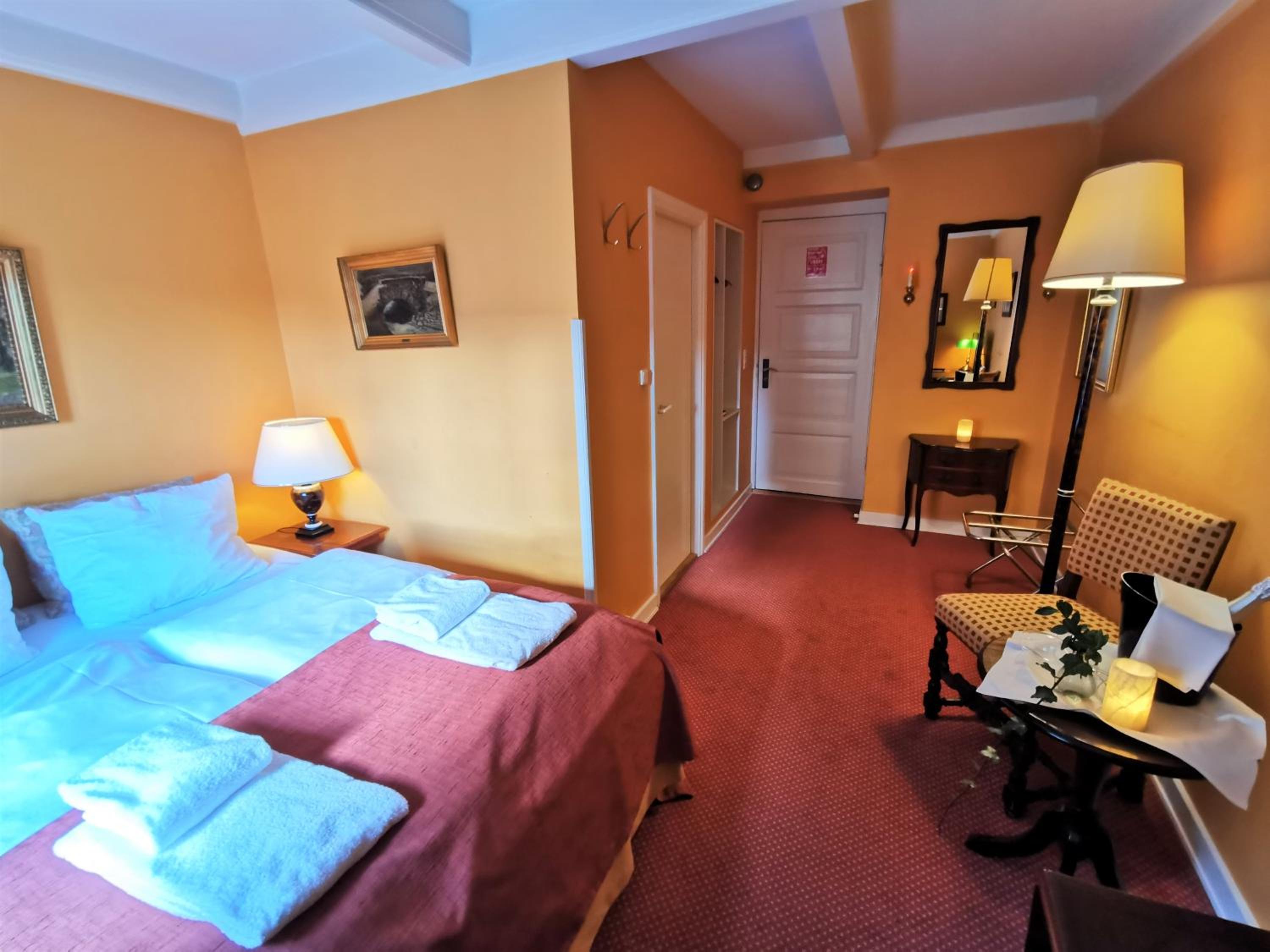 Standard Double Room (55 in wide bed)