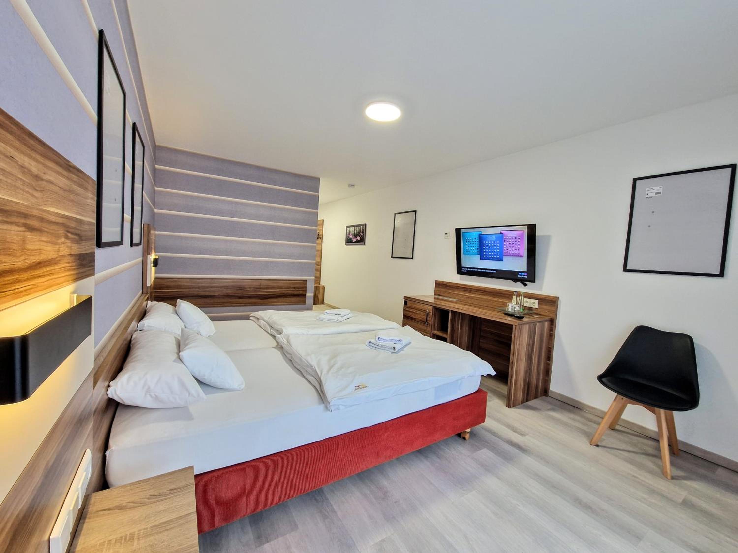 Deluxe Double Room (2 Adults + 1 Child)